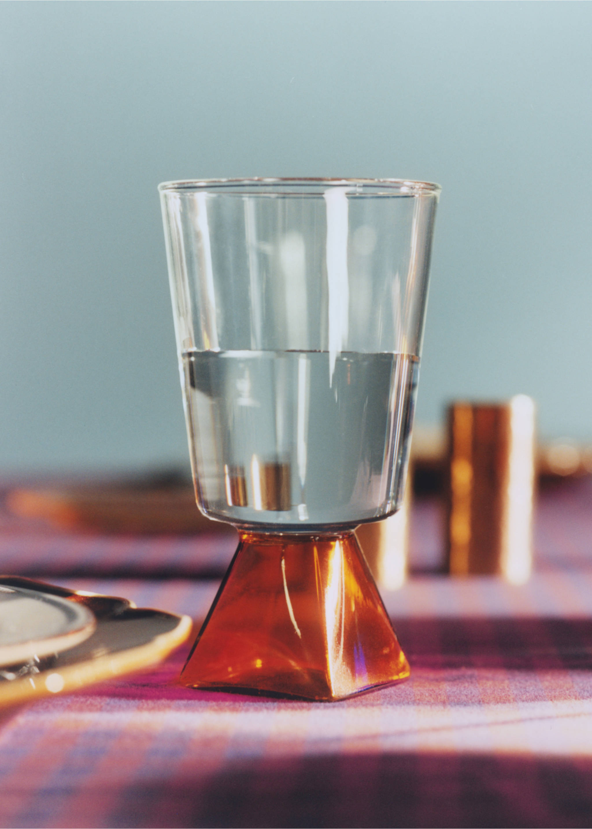 Coloured base glass tumbler - Details of the article 5, Orange. Ref: 37023872-00.