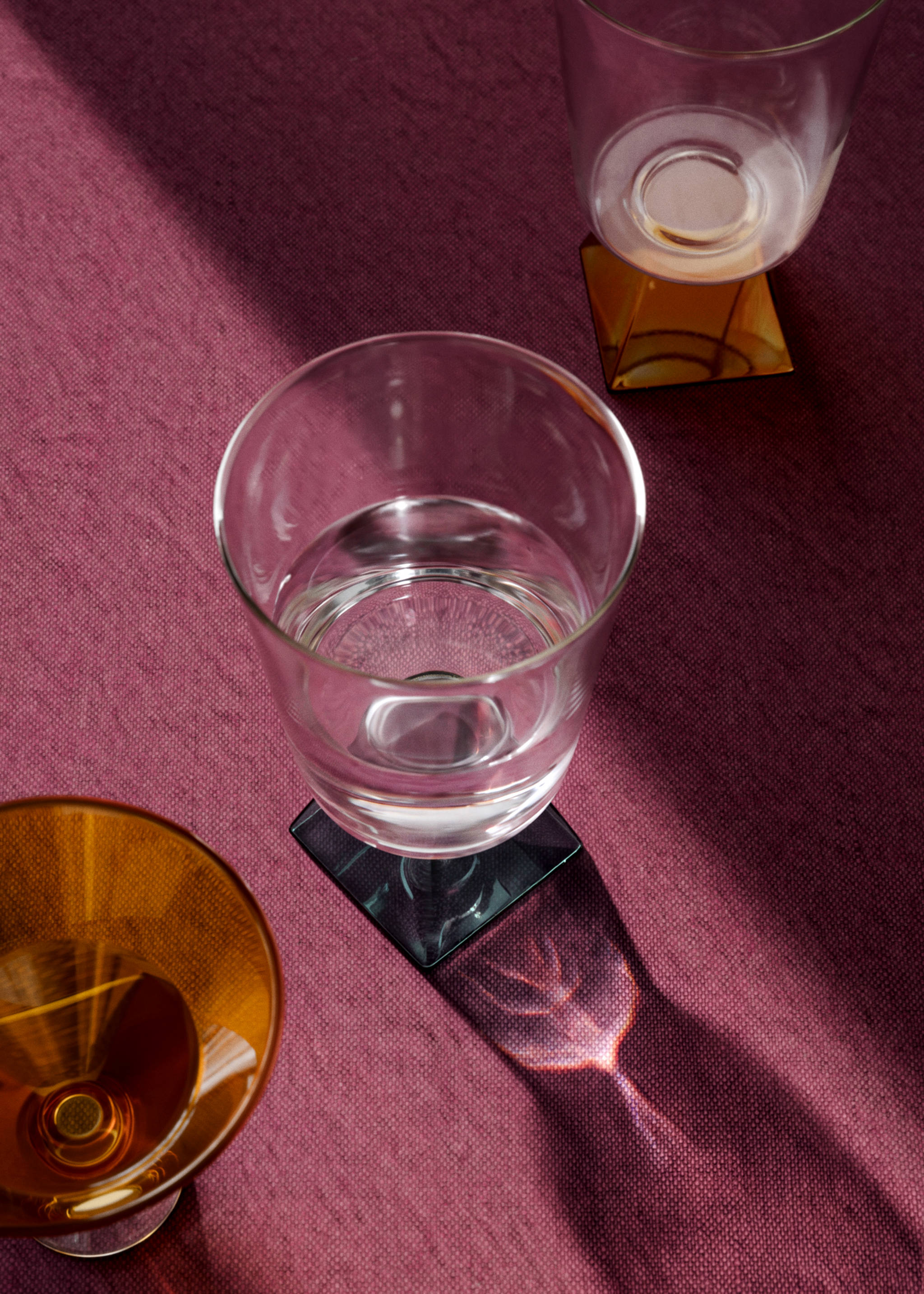 Coloured base glass tumbler - General plane