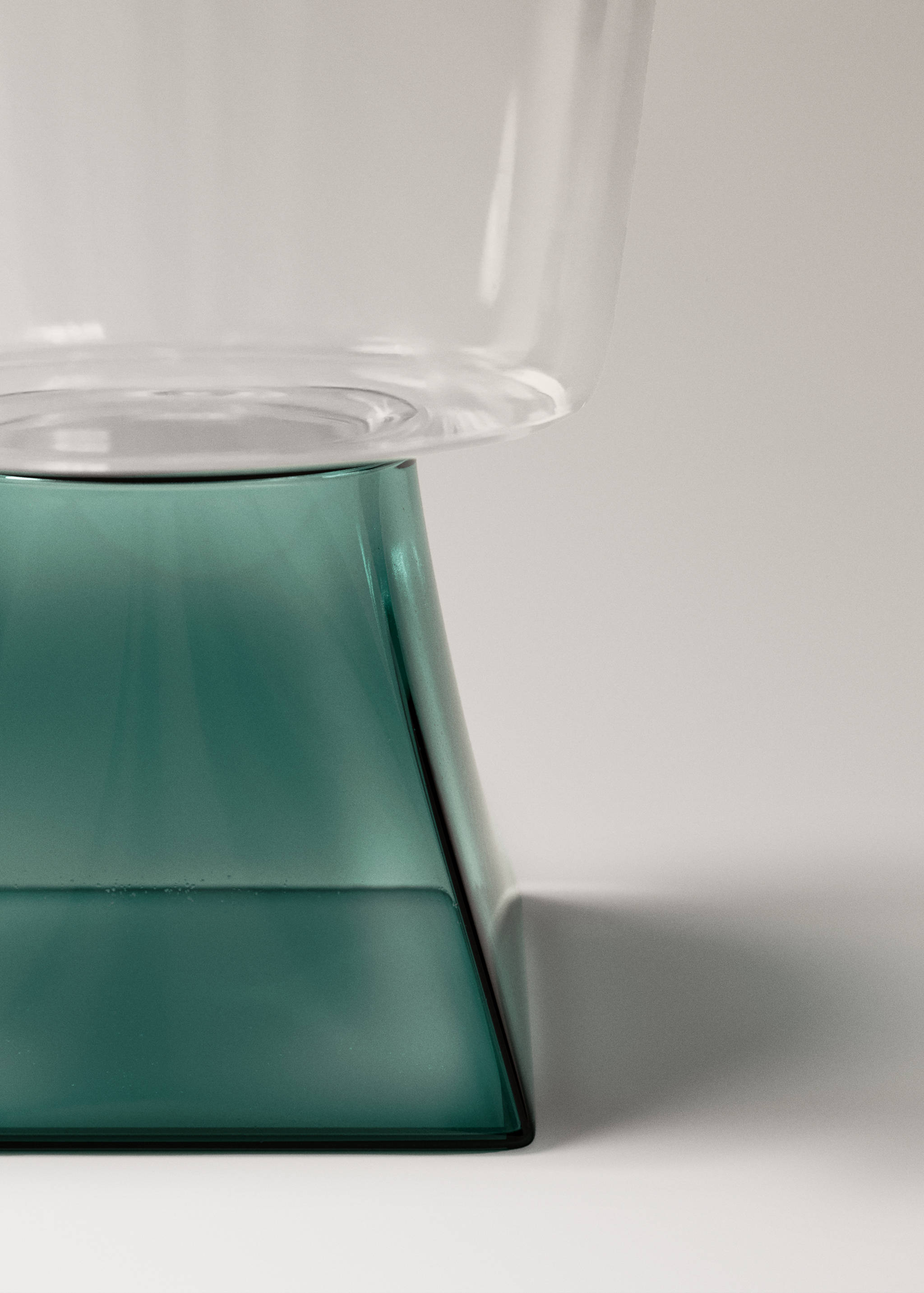 Coloured base glass tumbler - Details of the article 1