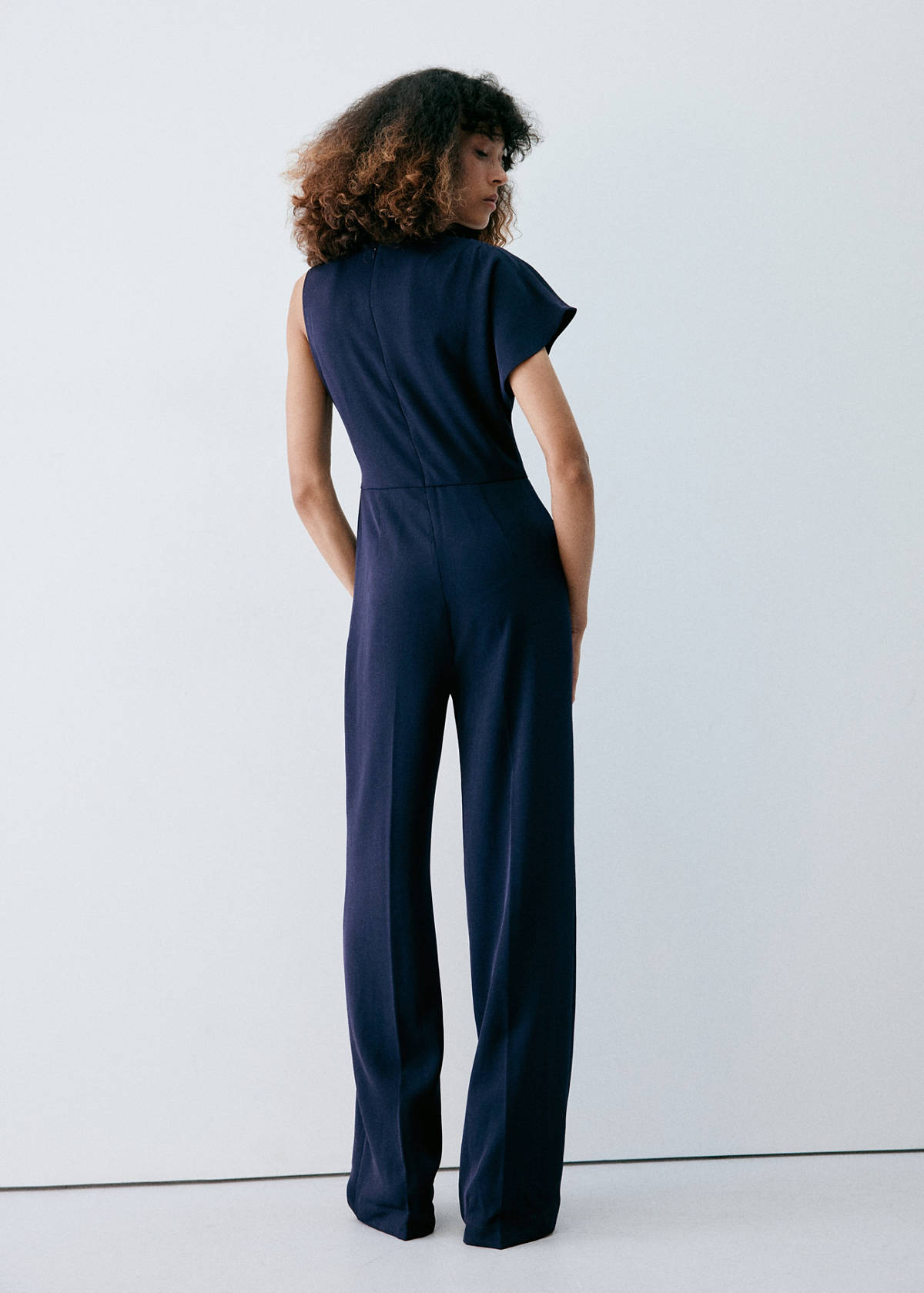 Long jumpsuit with asymmetrical sleeves — Blue