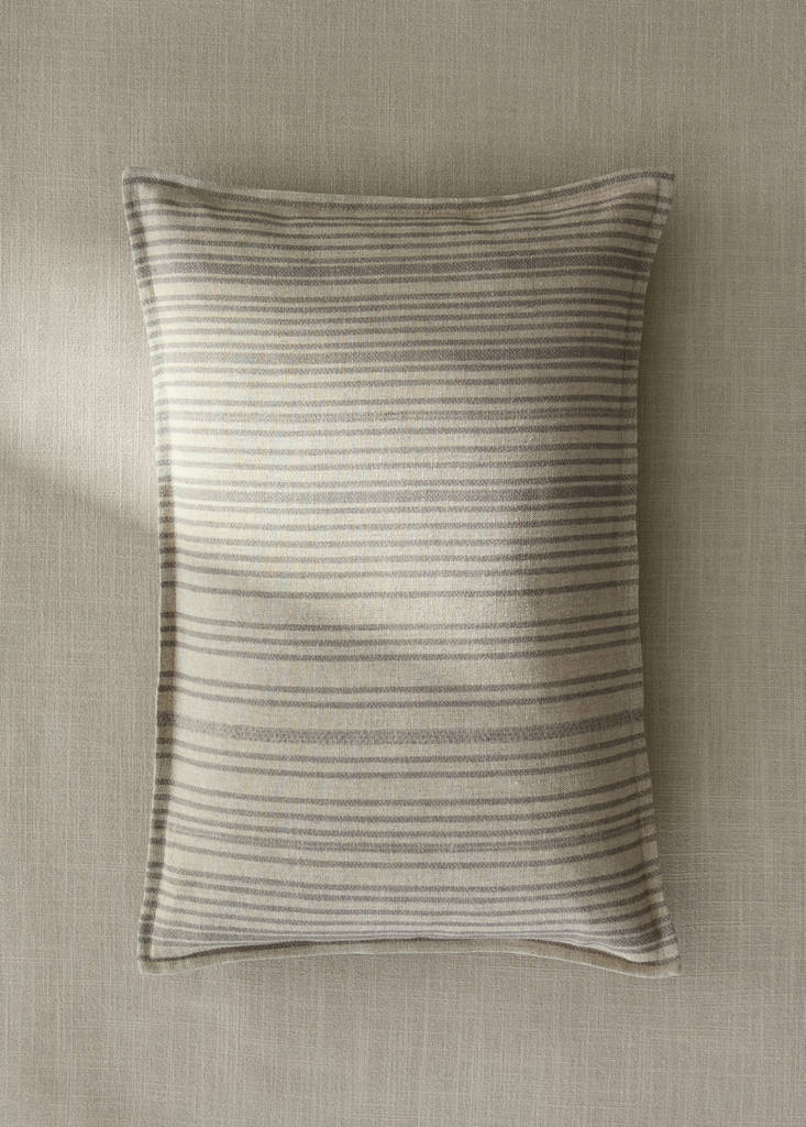 Linen blend striped cushion cover 30x50 cm — Light/Pastel Brown