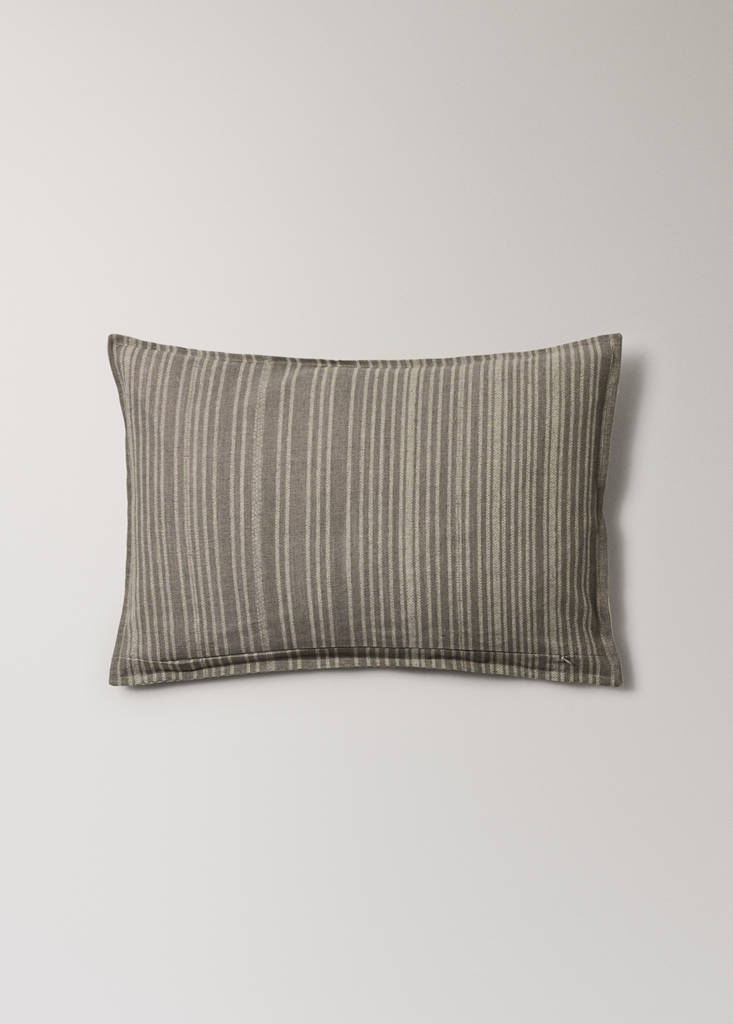 Linen blend striped cushion cover 30x50 cm — Light/Pastel Brown