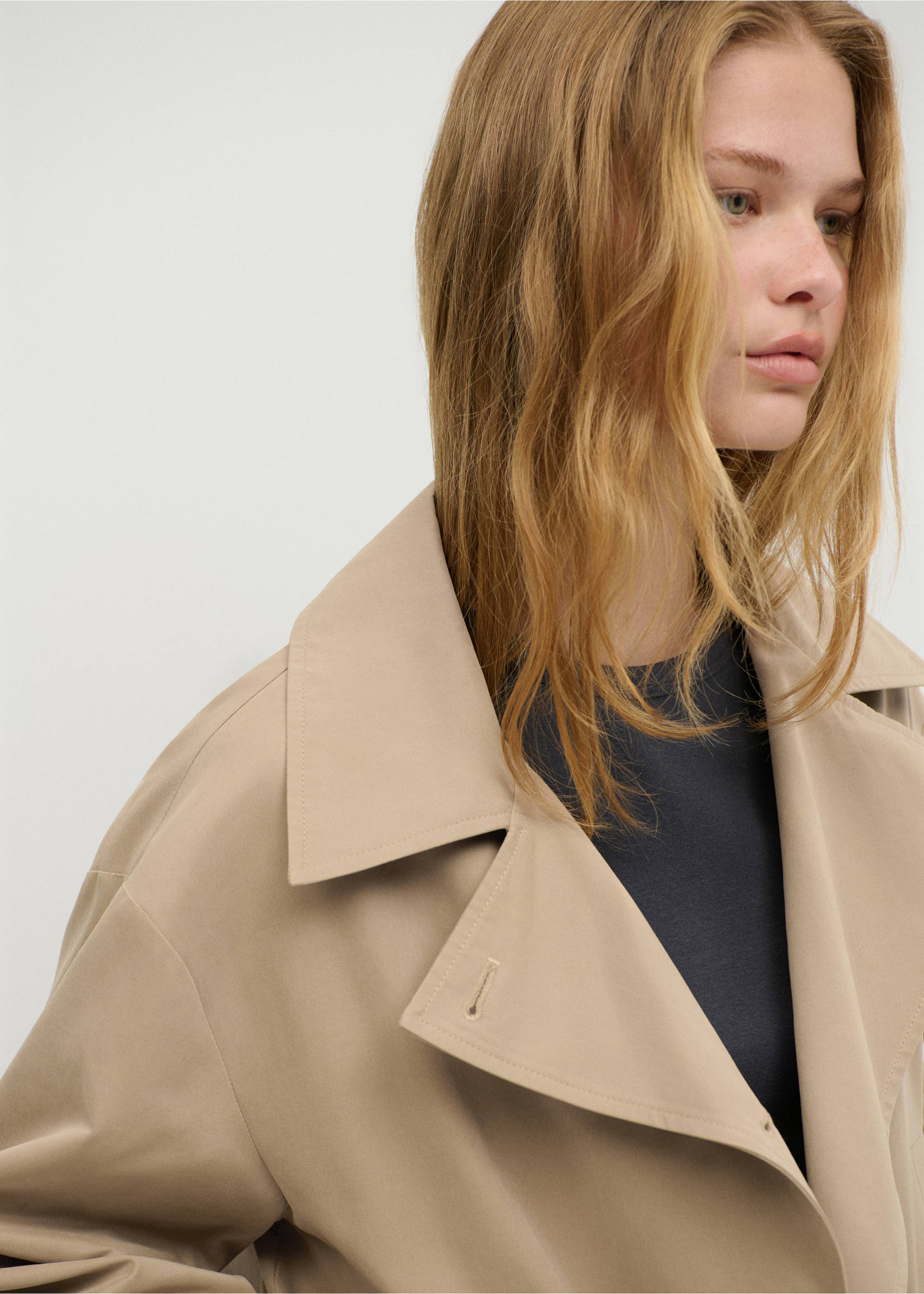 Short trench coat - Details of the article 1, Beige. Ref: 37024069-00.