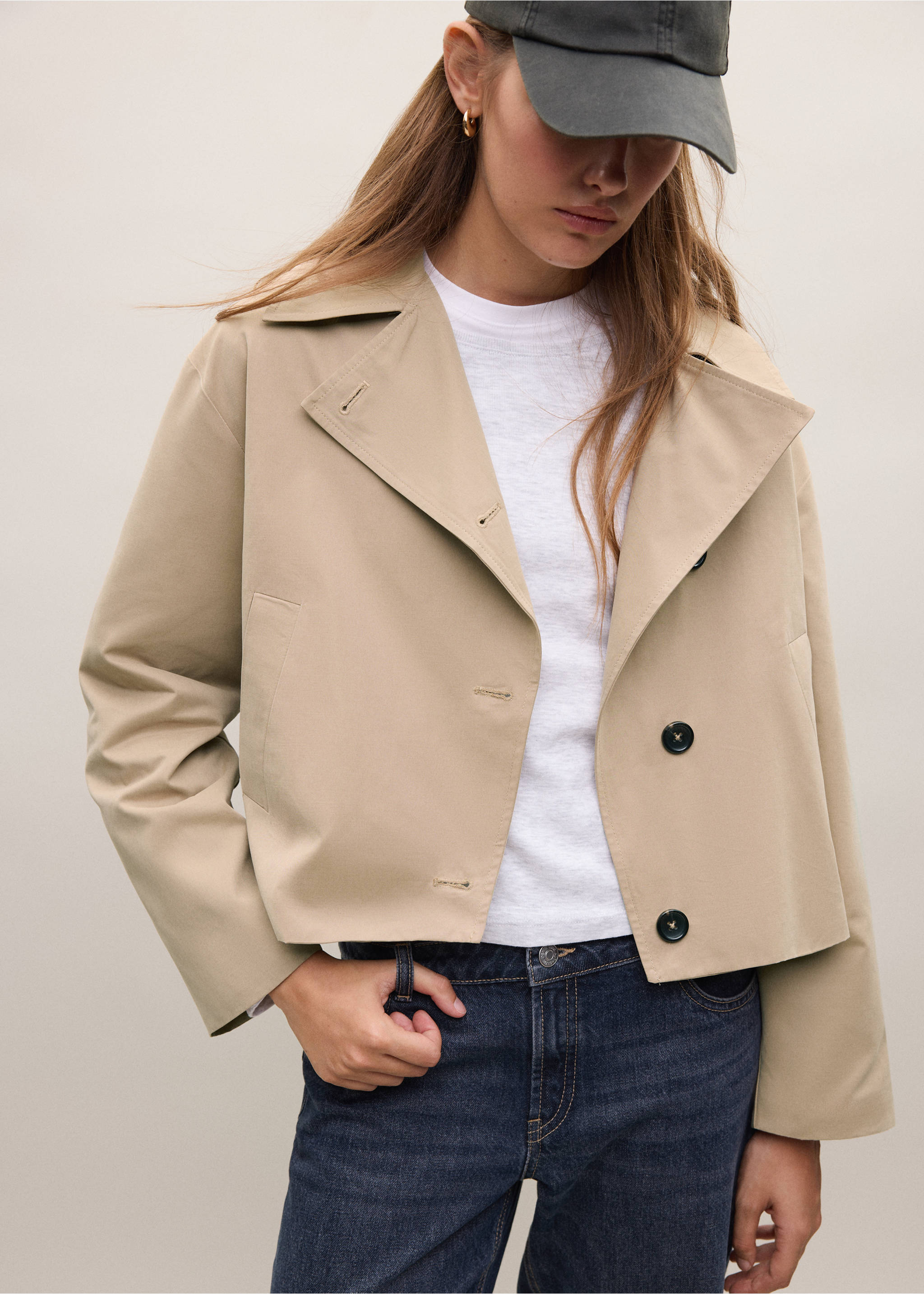 Short trench coat - Details of the article 4, Beige. Ref: 37024069-01.