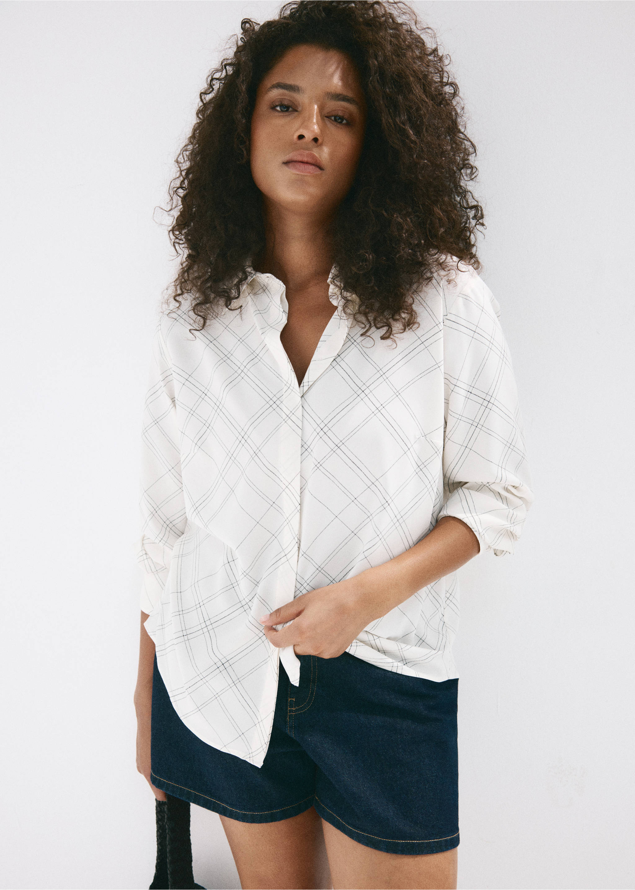 Shirt basic - Details of the article 5, Ecru. Ref: 37024071-00.