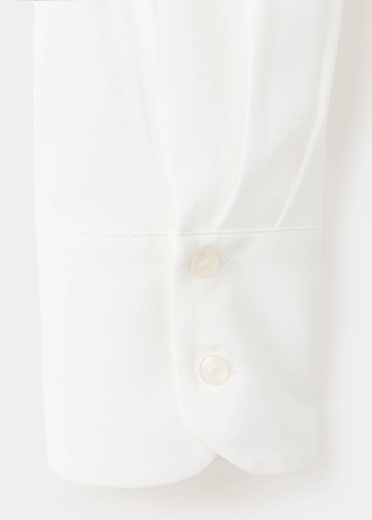Fluid blouse with concealed buttons — Off White