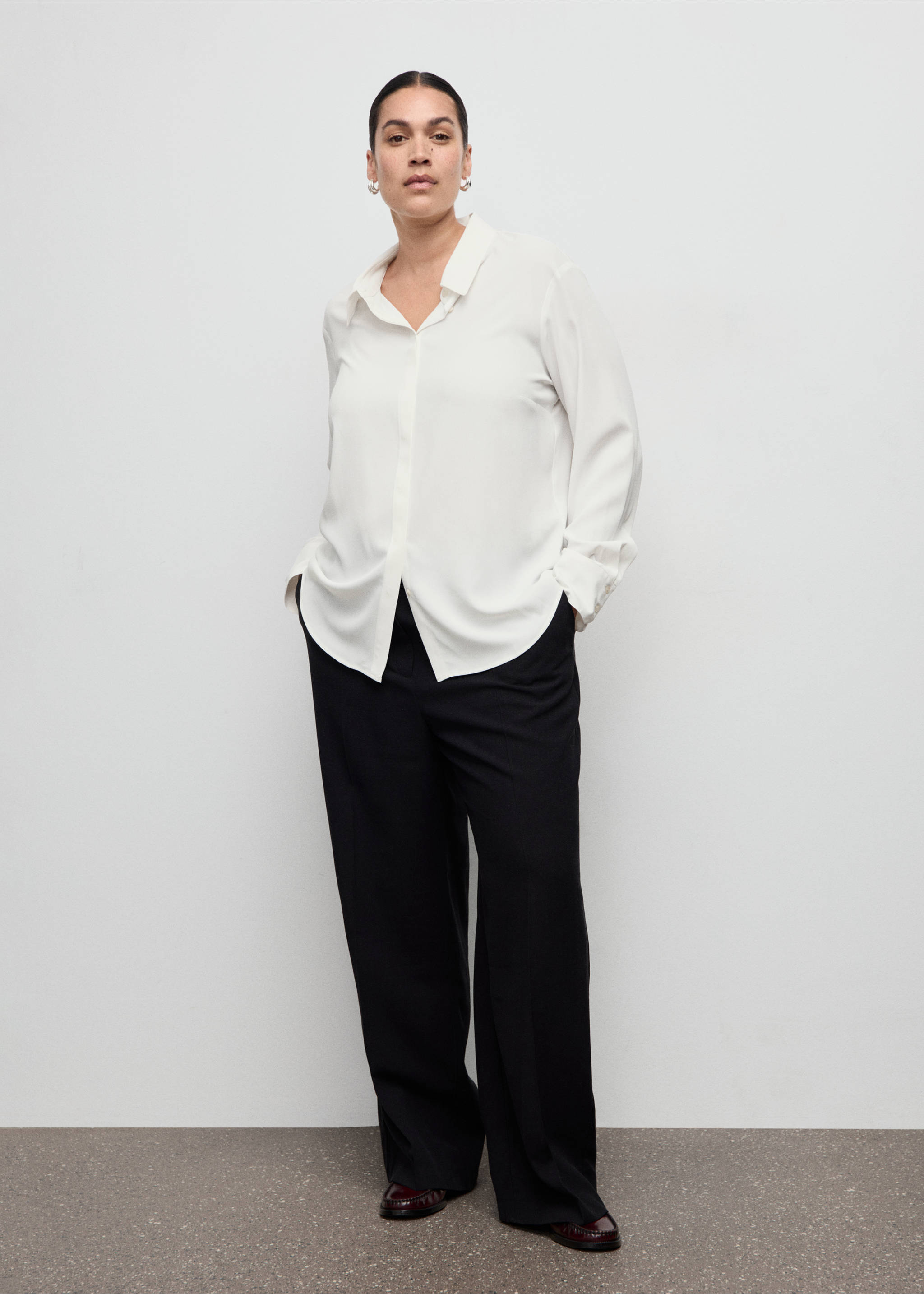 Fluid long-sleeved blouse - Details of the article 3, Off White. Ref: 37024072-00.