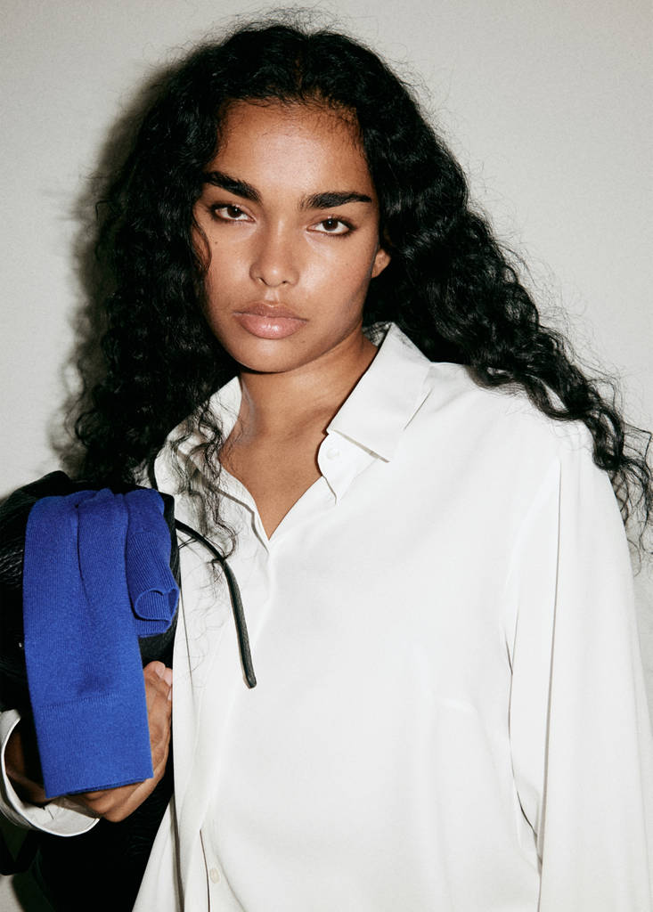 Fluid blouse with concealed buttons — Off White