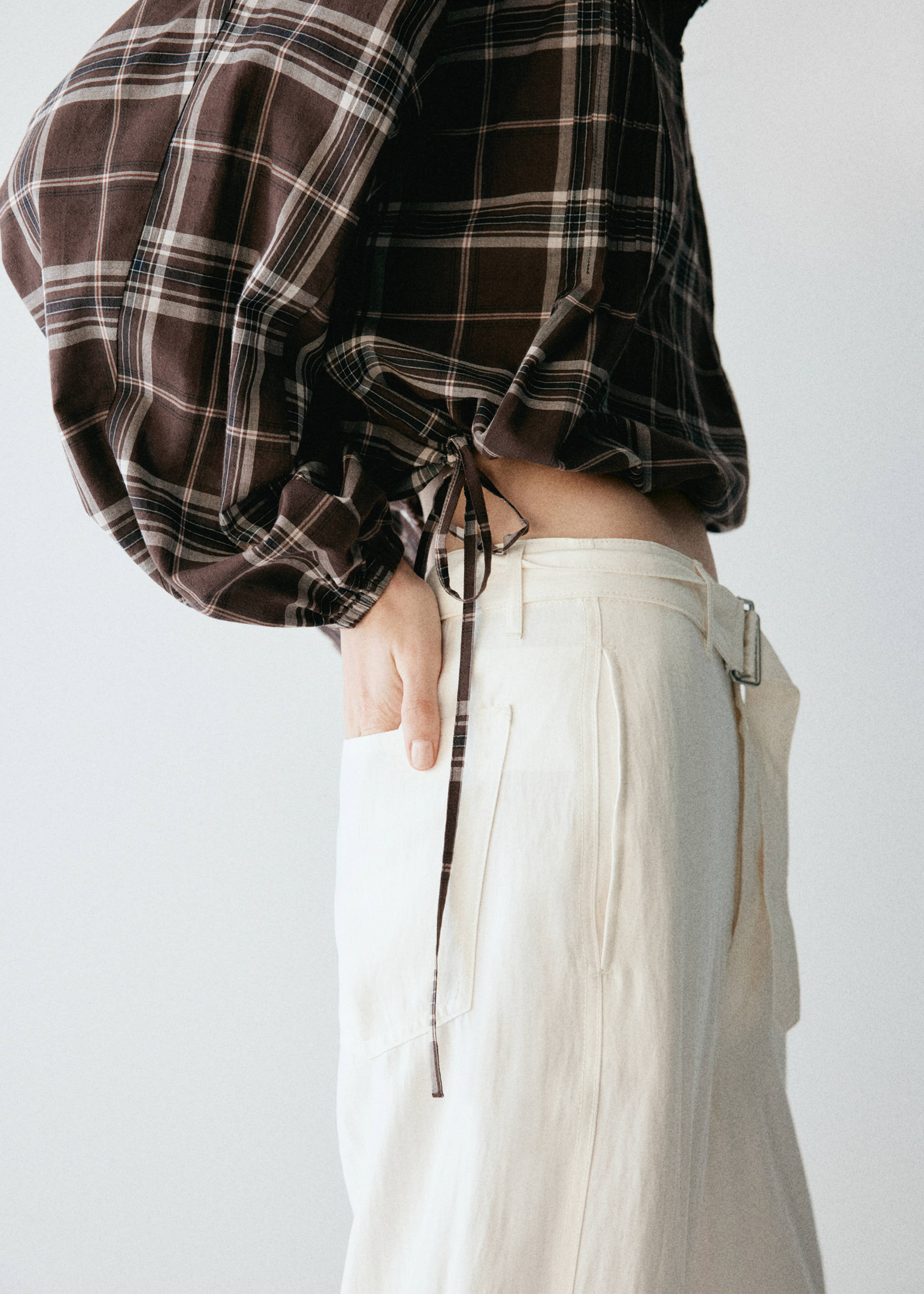 Checked shirt with puffed sleeves - Details of the article 3, Brown. Ref: 37024073-00.
