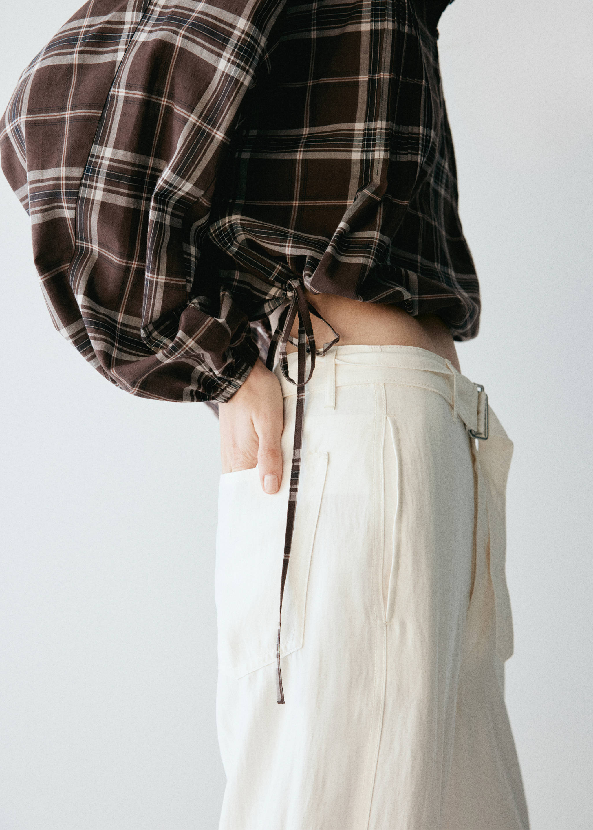 Checked shirt with puffed sleeves - Details of the article 3