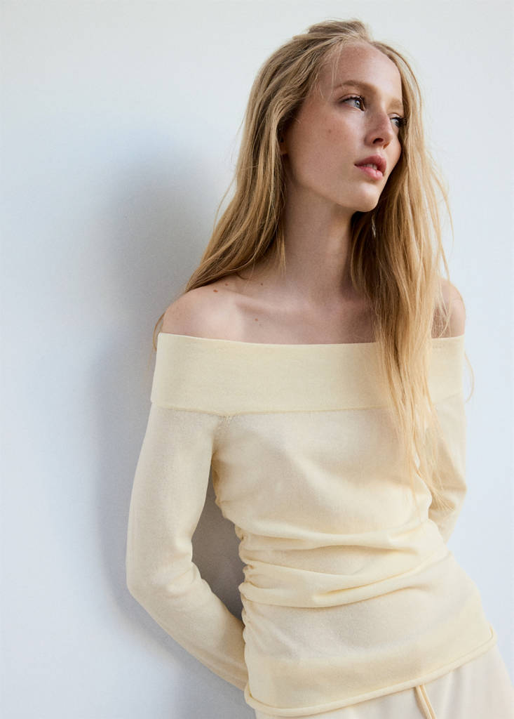 Off-the-shoulder knitted sweater — Ecru