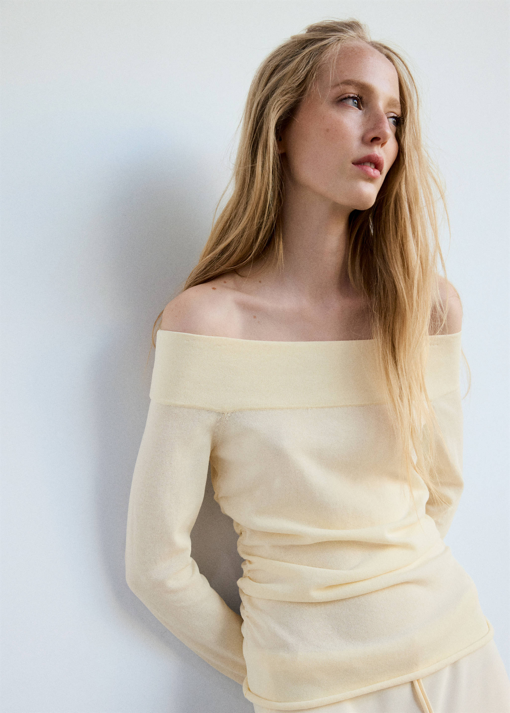 Off-the-shoulder knitted sweater - Medium plane