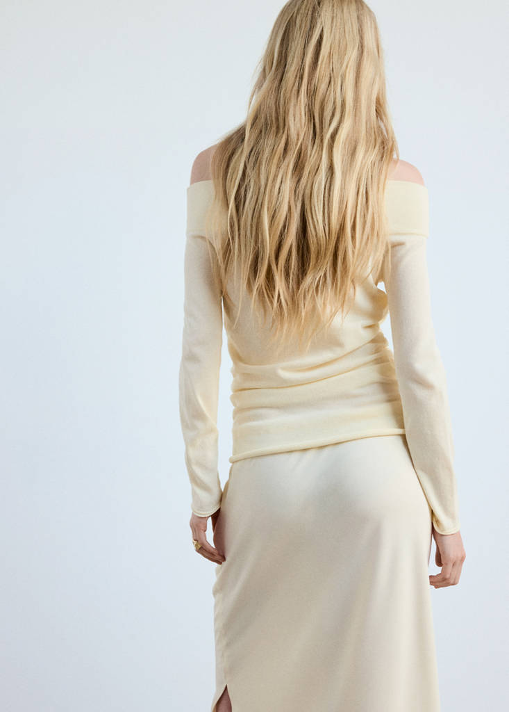 Off-the-shoulder knitted sweater — Ecru