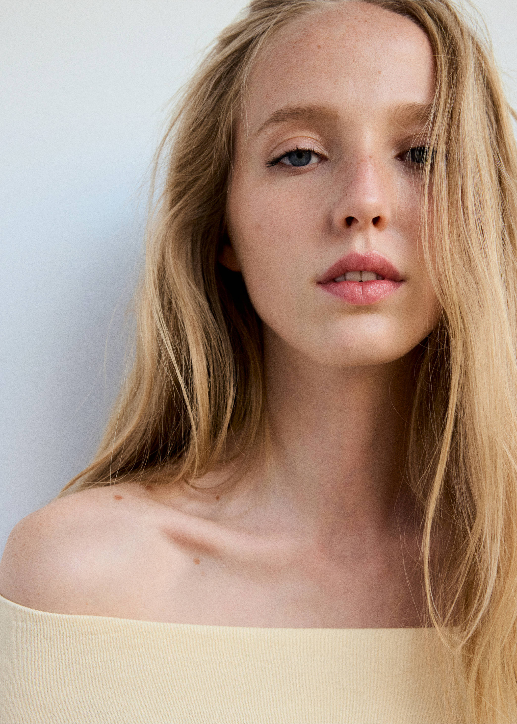 Off-the-shoulder knitted sweater - Details of the article 1, Ecru. Ref: 37024075-00.