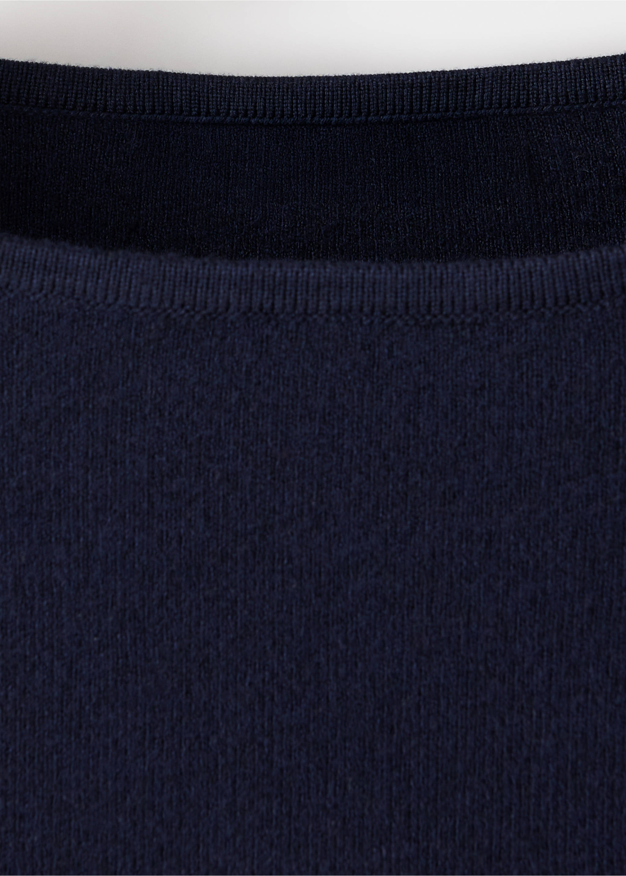 Fijngebreide trui met boothals - Detail van het artikel 8, Marineblauw. Ref: 37024077-00.