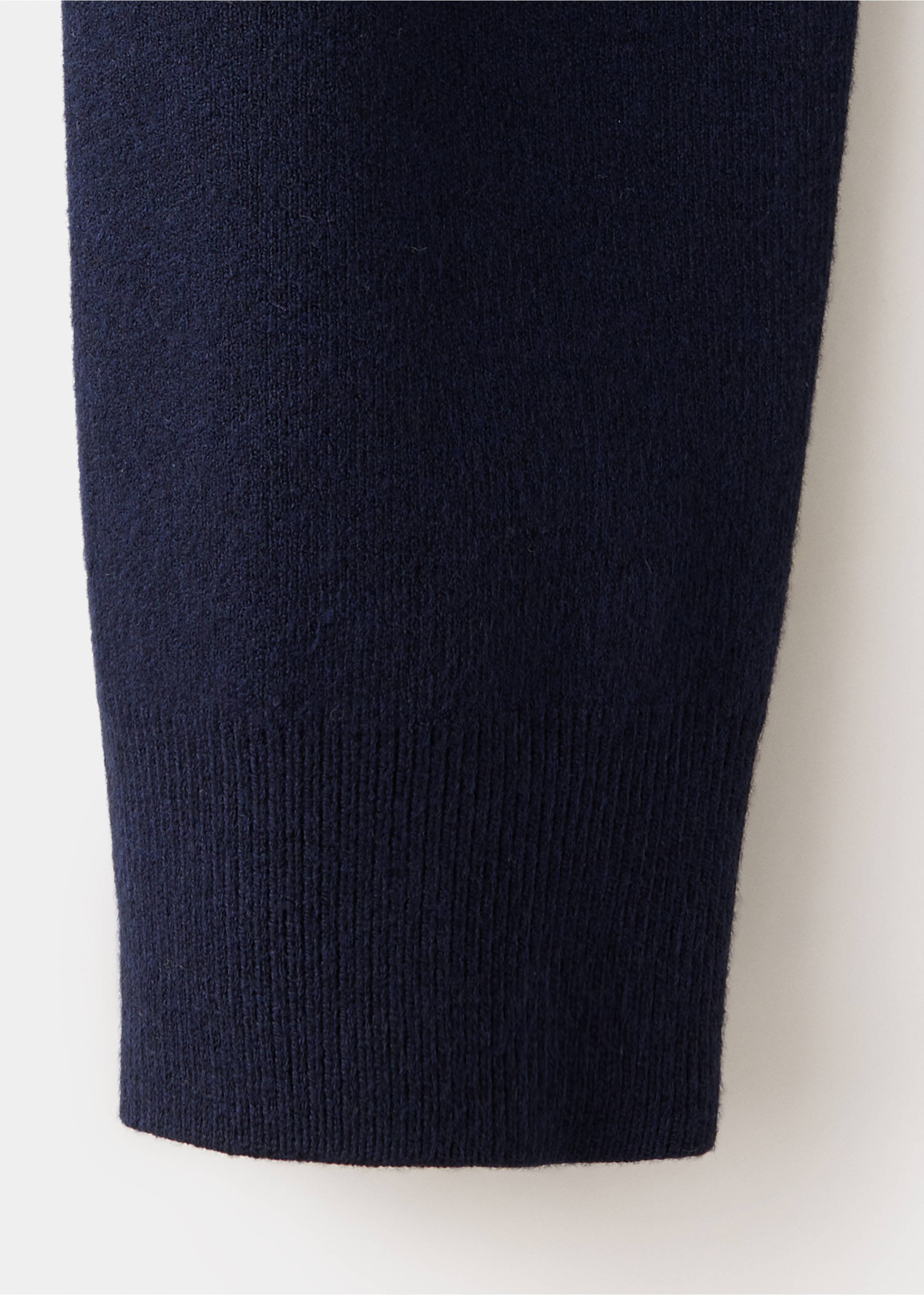 Fijngebreide trui met boothals - Detail van het artikel 0, Marineblauw. Ref: 37024077-00.