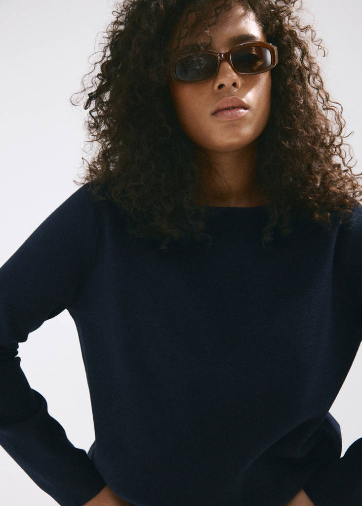 Fine-knit boat-neck sweater — Navy