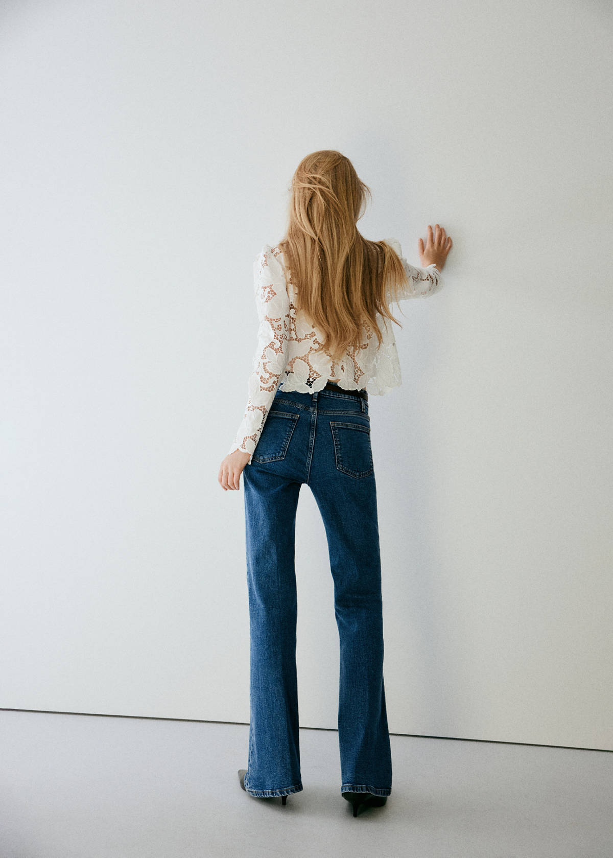 High-waist flared jeans — Medium Blue
