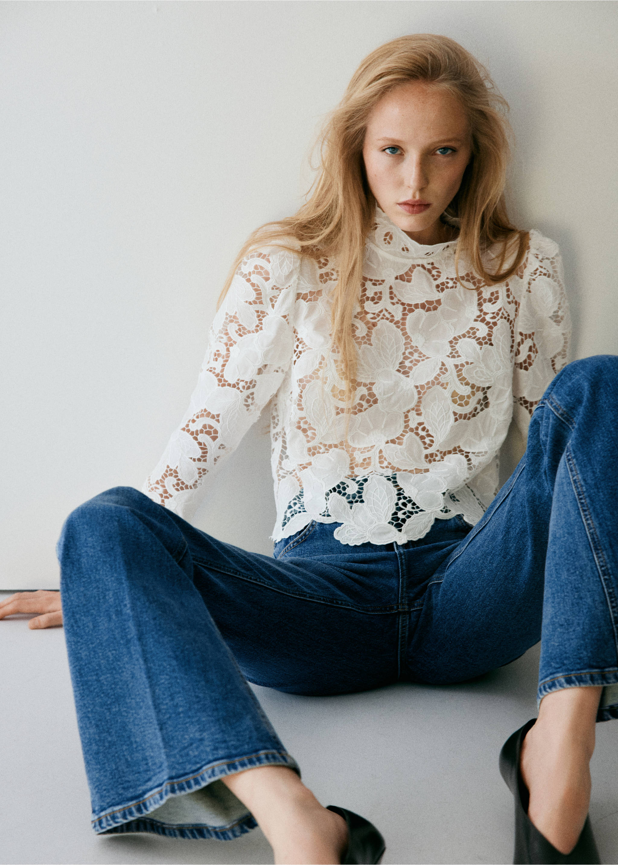 High waist flare jeans - Details of the article 1, Medium Blue. Ref: 37024078-01.