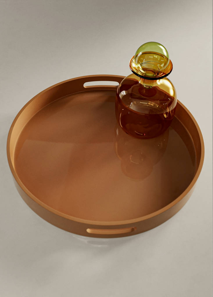 Medium round lacquered tray — Brown