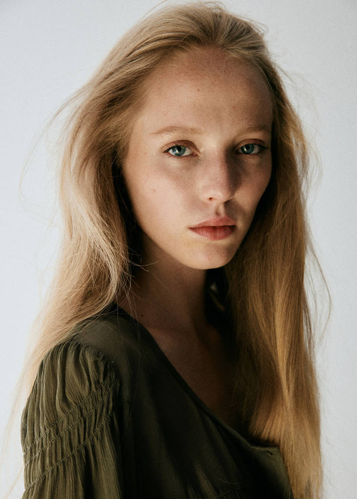 Ruffle blouse with lace details — Green