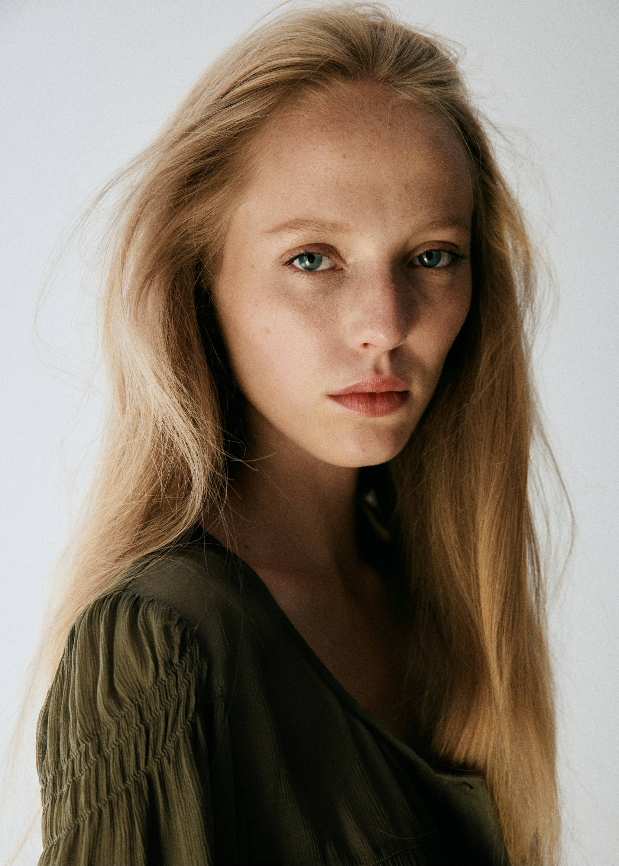 Ruffle blouse lace details - Details of the article 4, Green. Ref: 37024088-00.