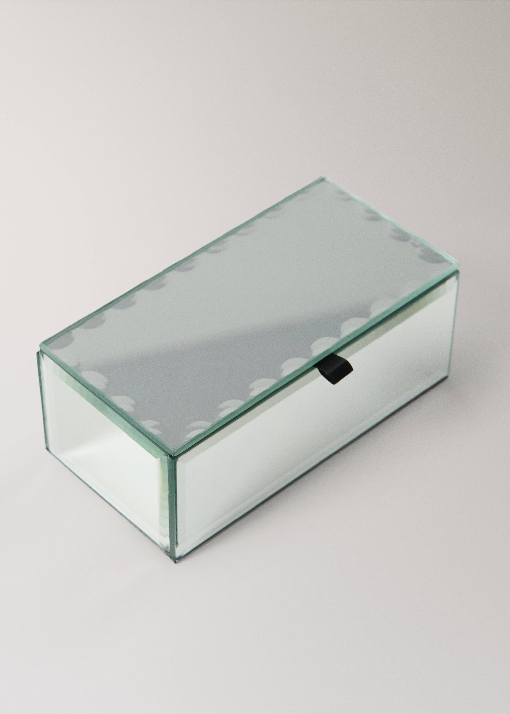 Rectangular mirror-effect box - Details of the article 1, Silver. Ref: 37024090-00.