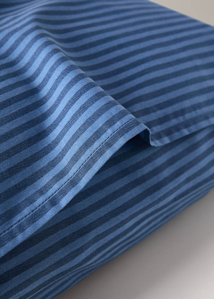 Two cotton percale two-tone striped pillowcases 60x60 cm — Indigo Blue