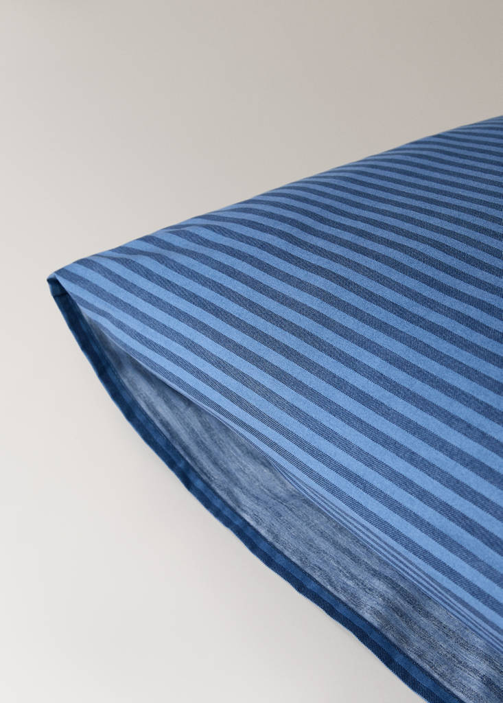 Two cotton percale two-tone striped pillowcases 60x60 cm — Indigo Blue