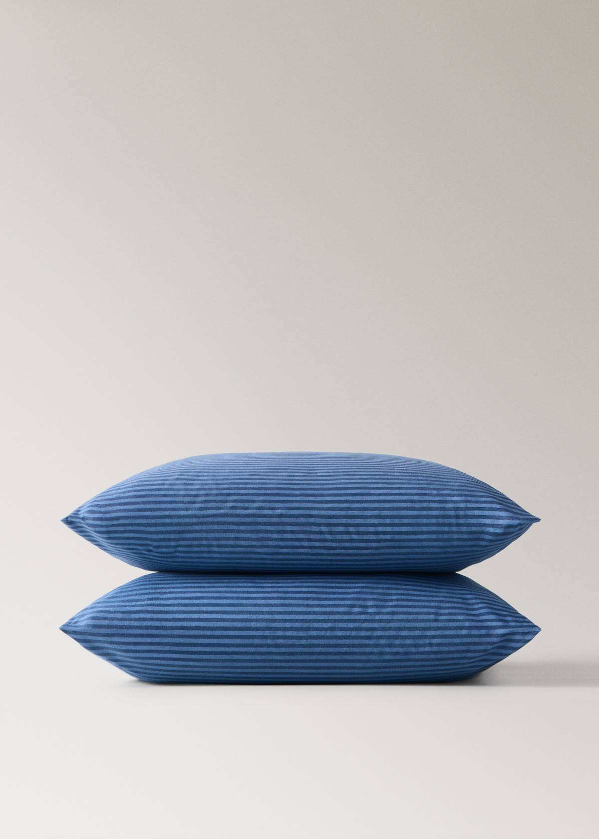 Two cotton percale two-tone striped pillowcases 60x60 cm — Indigo Blue