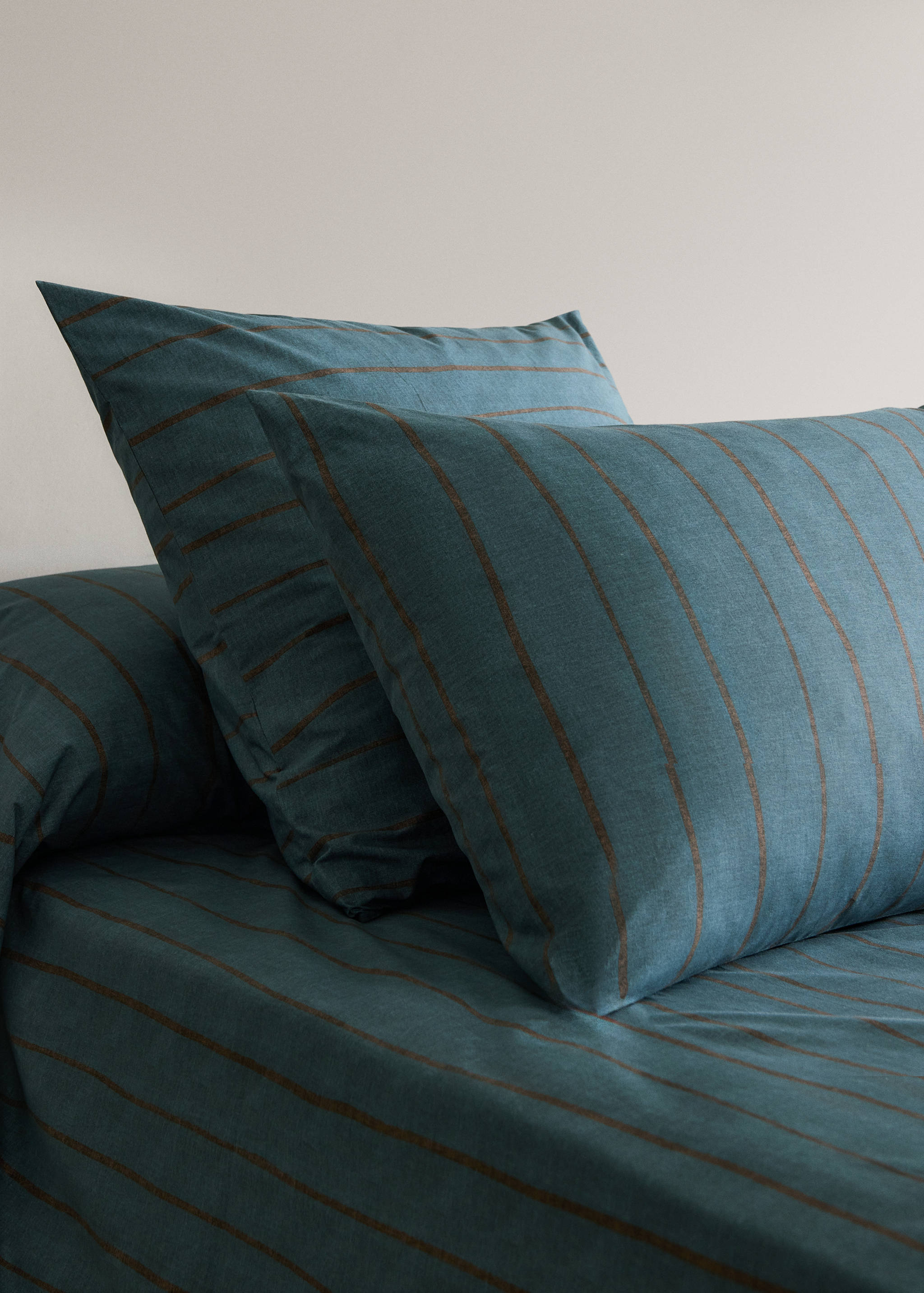 Pack of 2 100% cotton striped pillowcases 60 x 60 cm - General plane