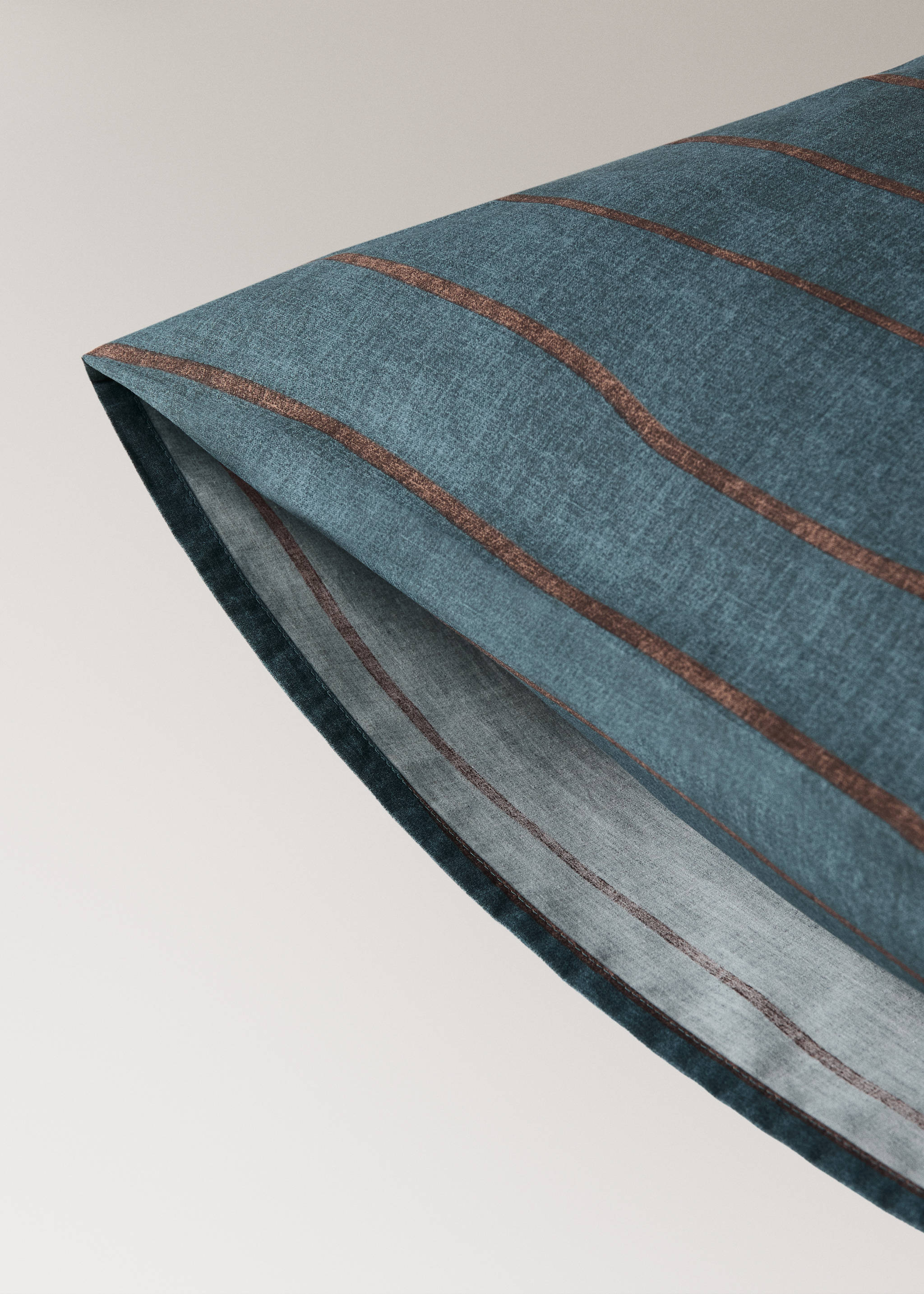 Pack of 2 100% cotton striped pillowcases 60 x 60 cm - Details of the article 2
