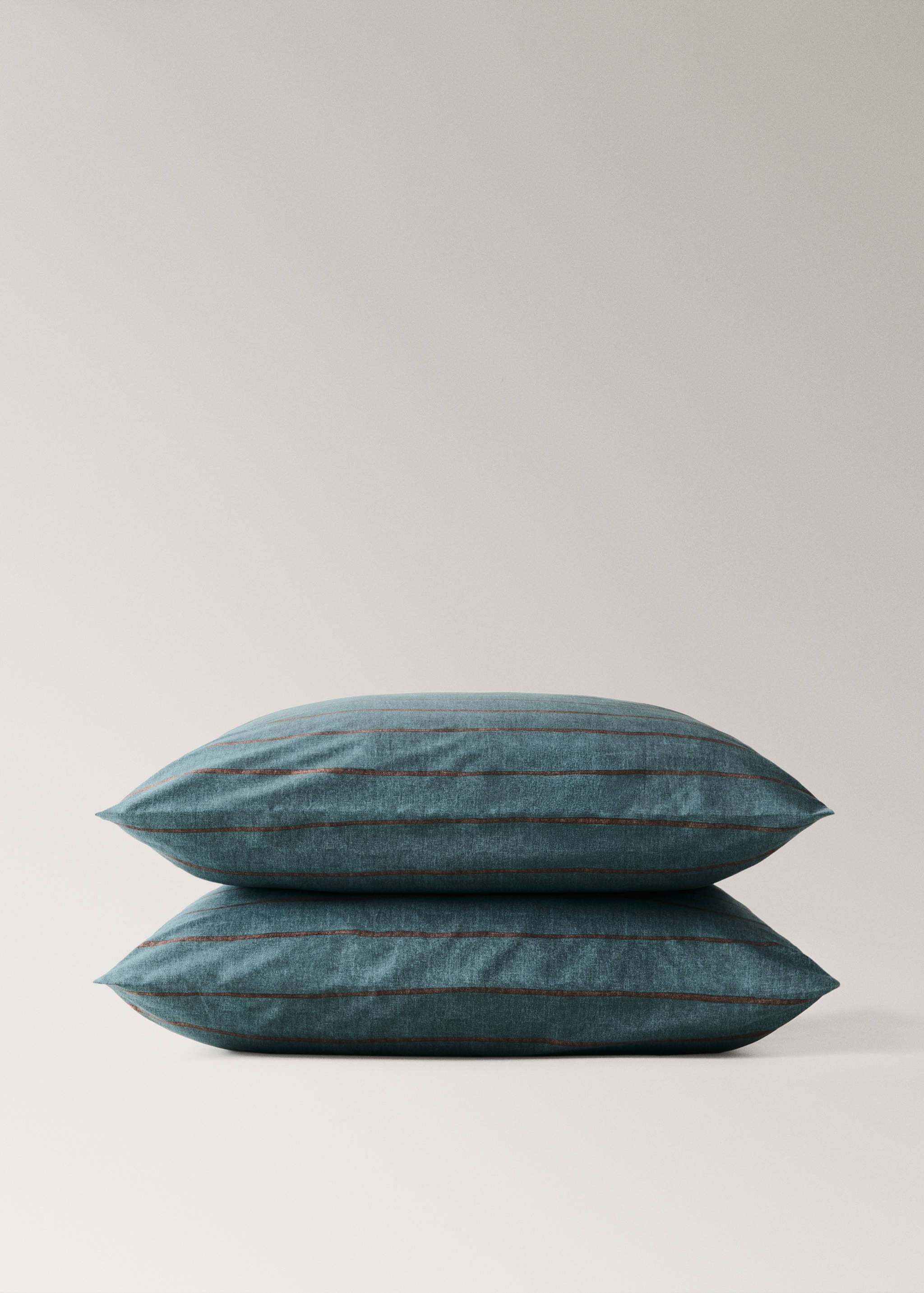 Pack of 2 100% cotton striped pillowcases 60 x 60 cm - Details of the article 3