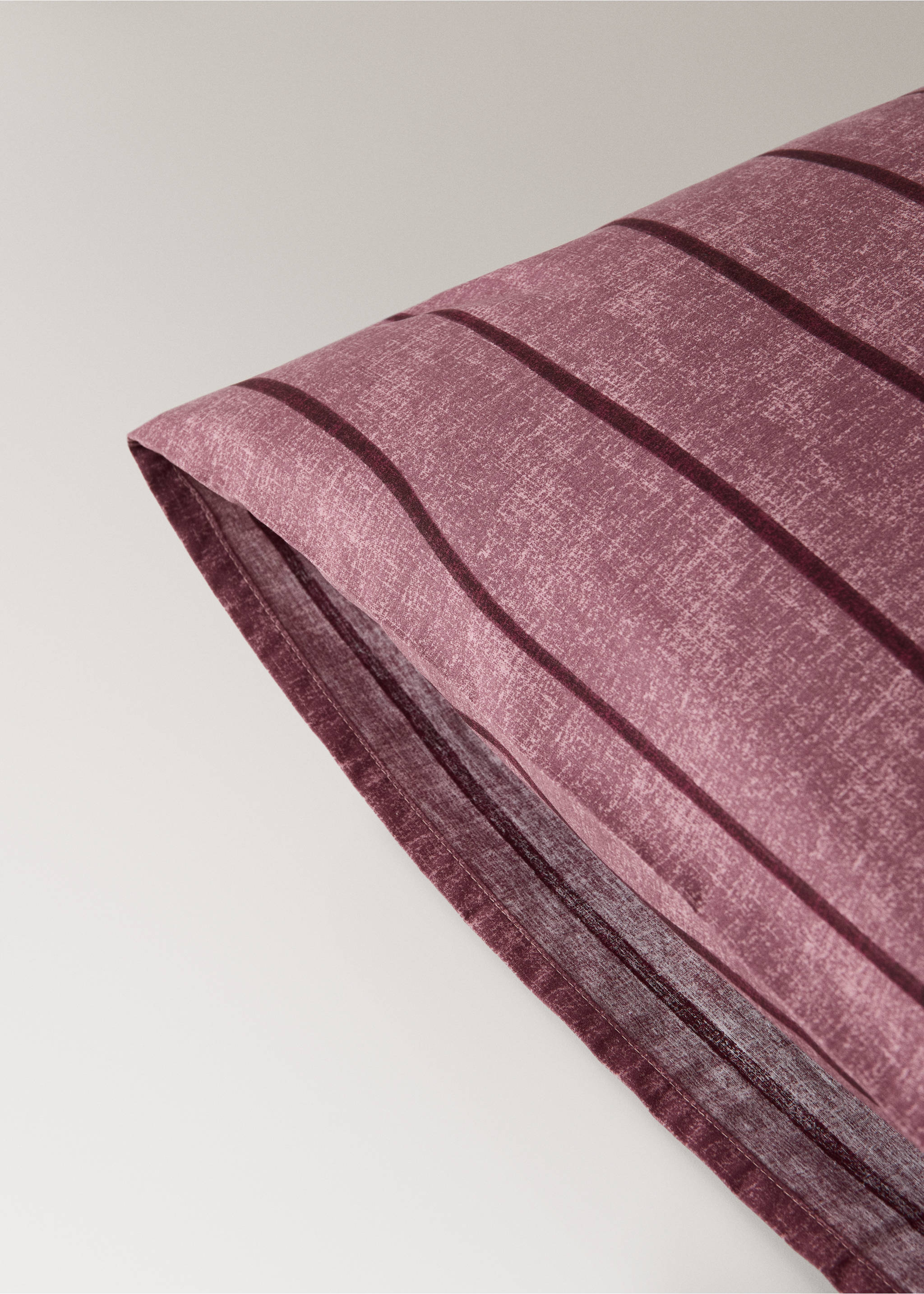 Pack of 2 100% cotton striped pillowcases 60 x 60 cm - Details of the article 2, Pale Pink. Ref: 37024104-00.