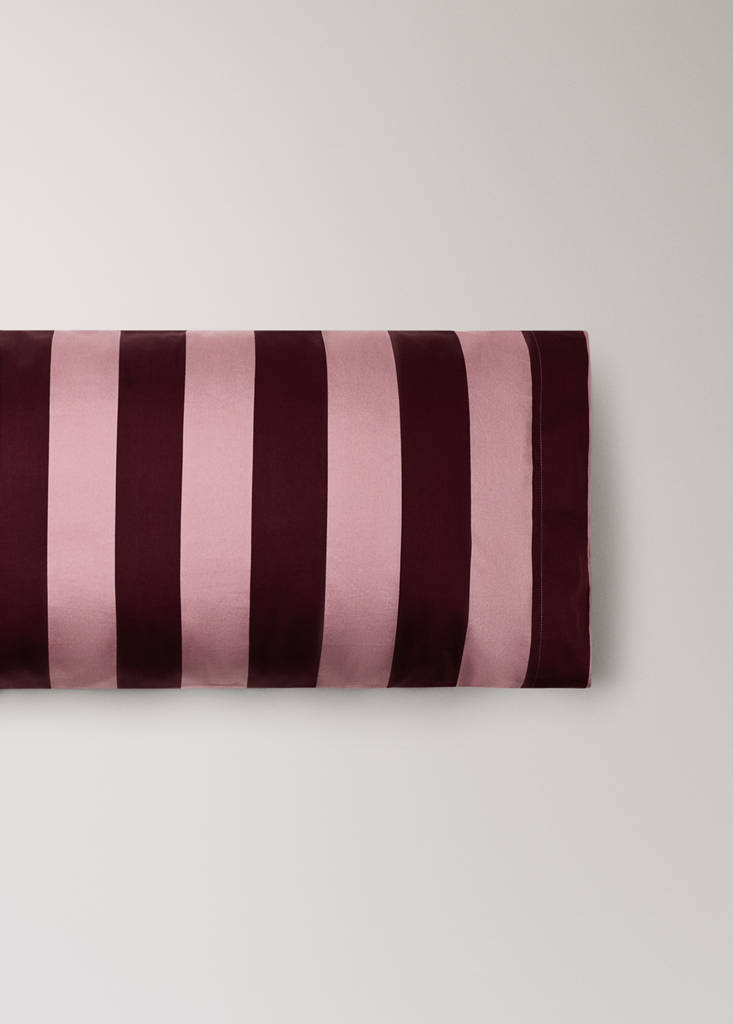 Wide watercolour striped pillowcase 50x75 cm — Maroon