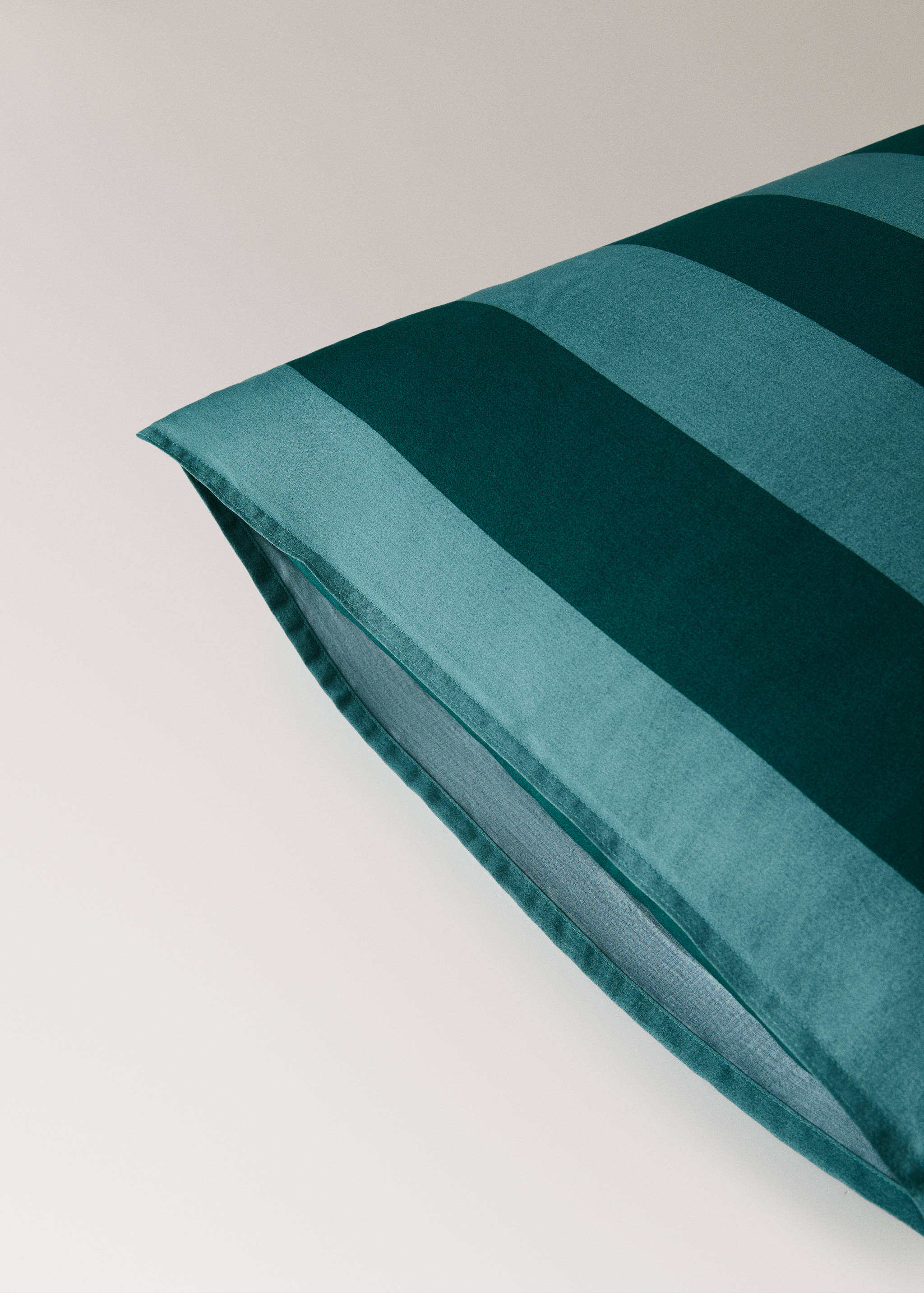 Two wide stripe watercolour pillow covers 50x75 cm - Details of the article 1