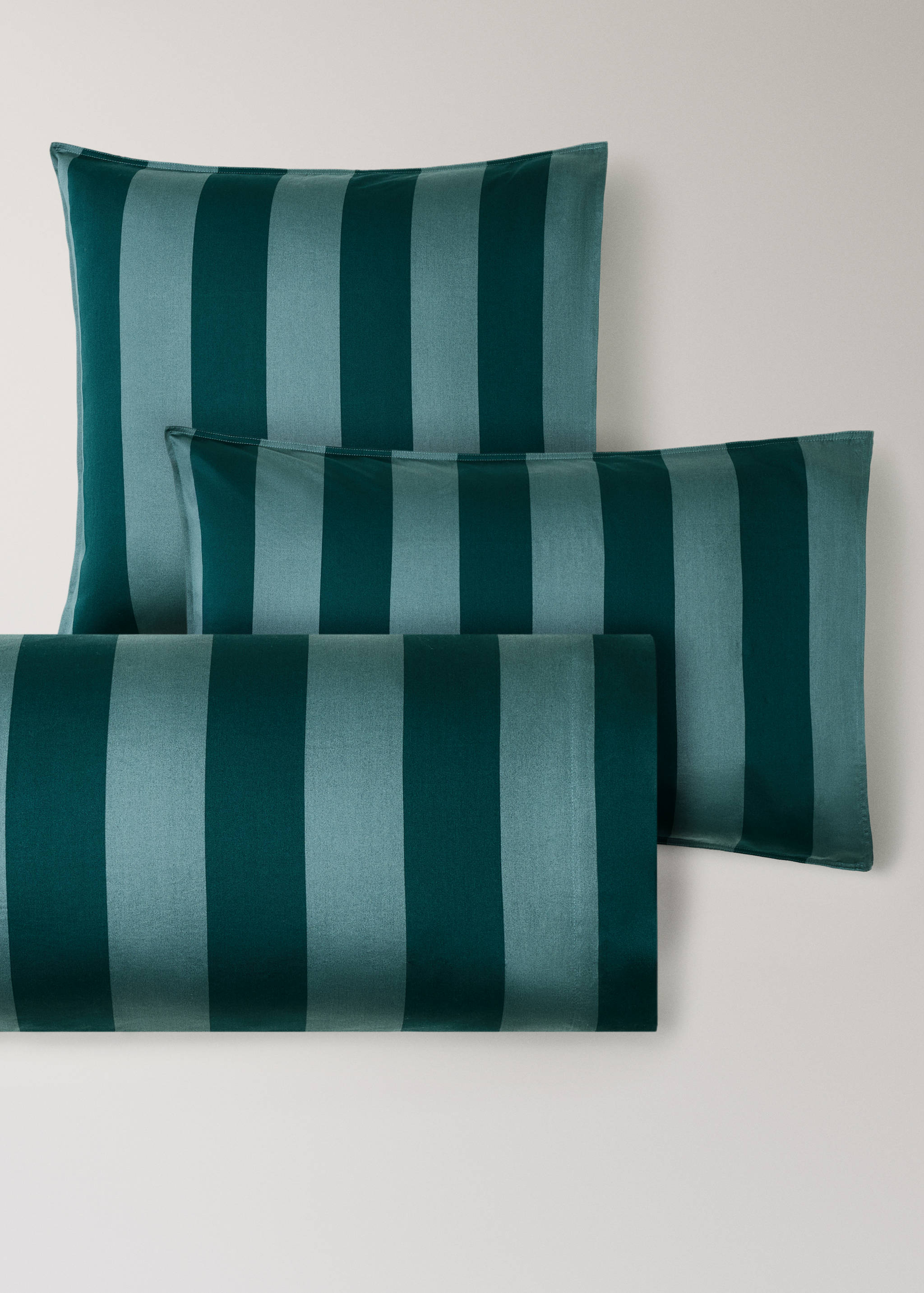 Two wide stripe watercolour pillow covers 60x60 cm - Details of the article 3