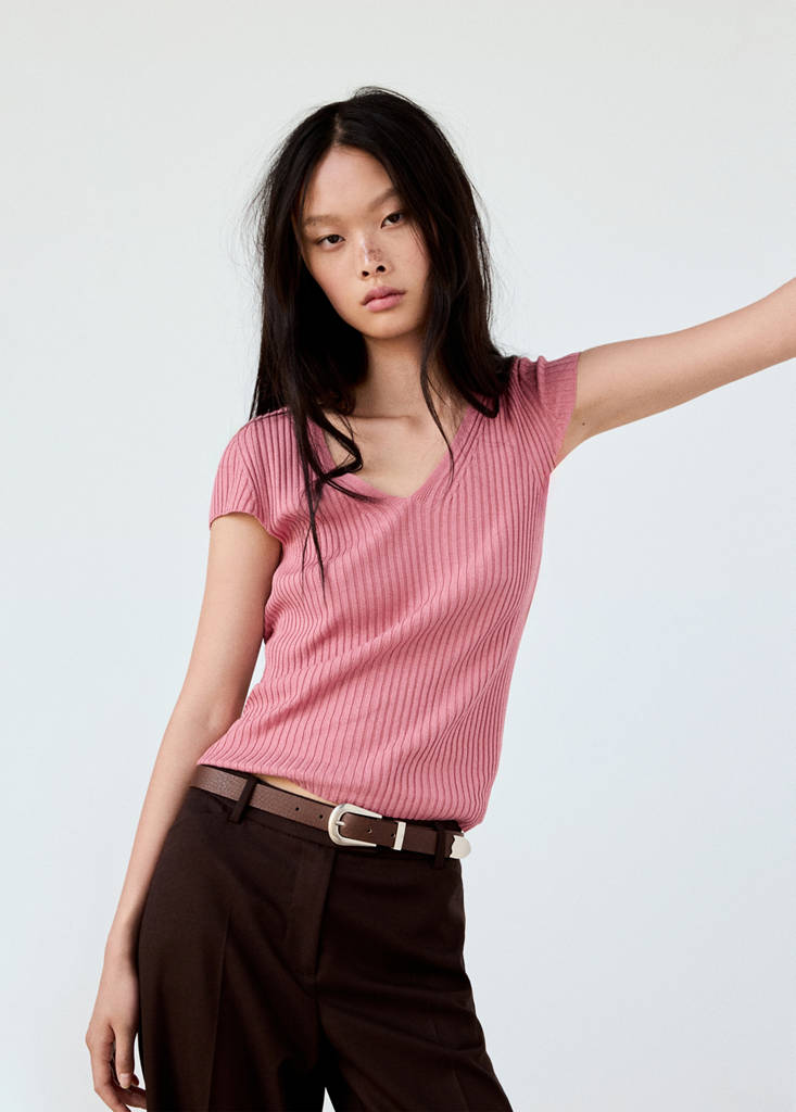 V-neck ribbed knit sweater — Strawberry