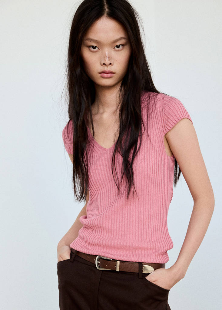 V-neck ribbed knit sweater — Strawberry