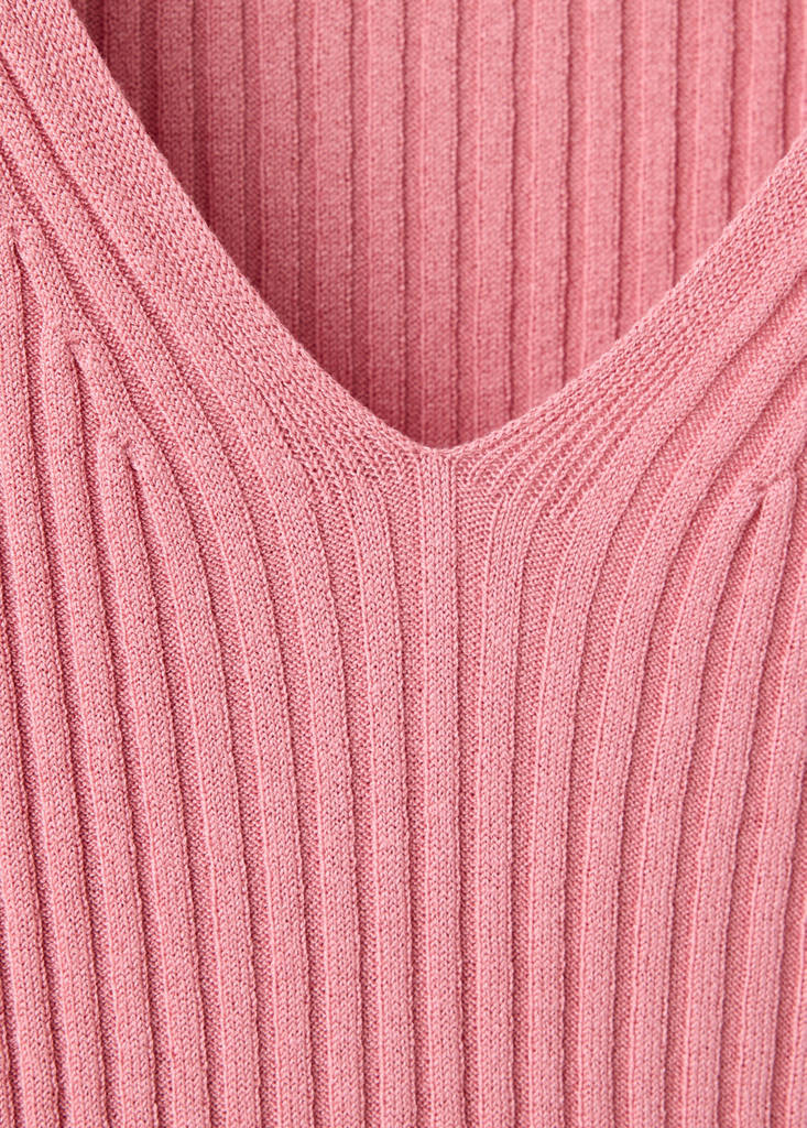 V-neck ribbed knit sweater — Strawberry