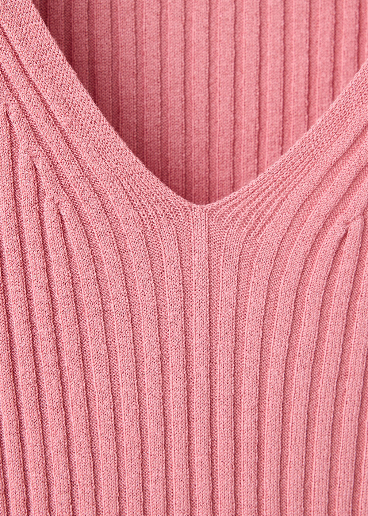 V-neck ribbed knit sweater — Strawberry