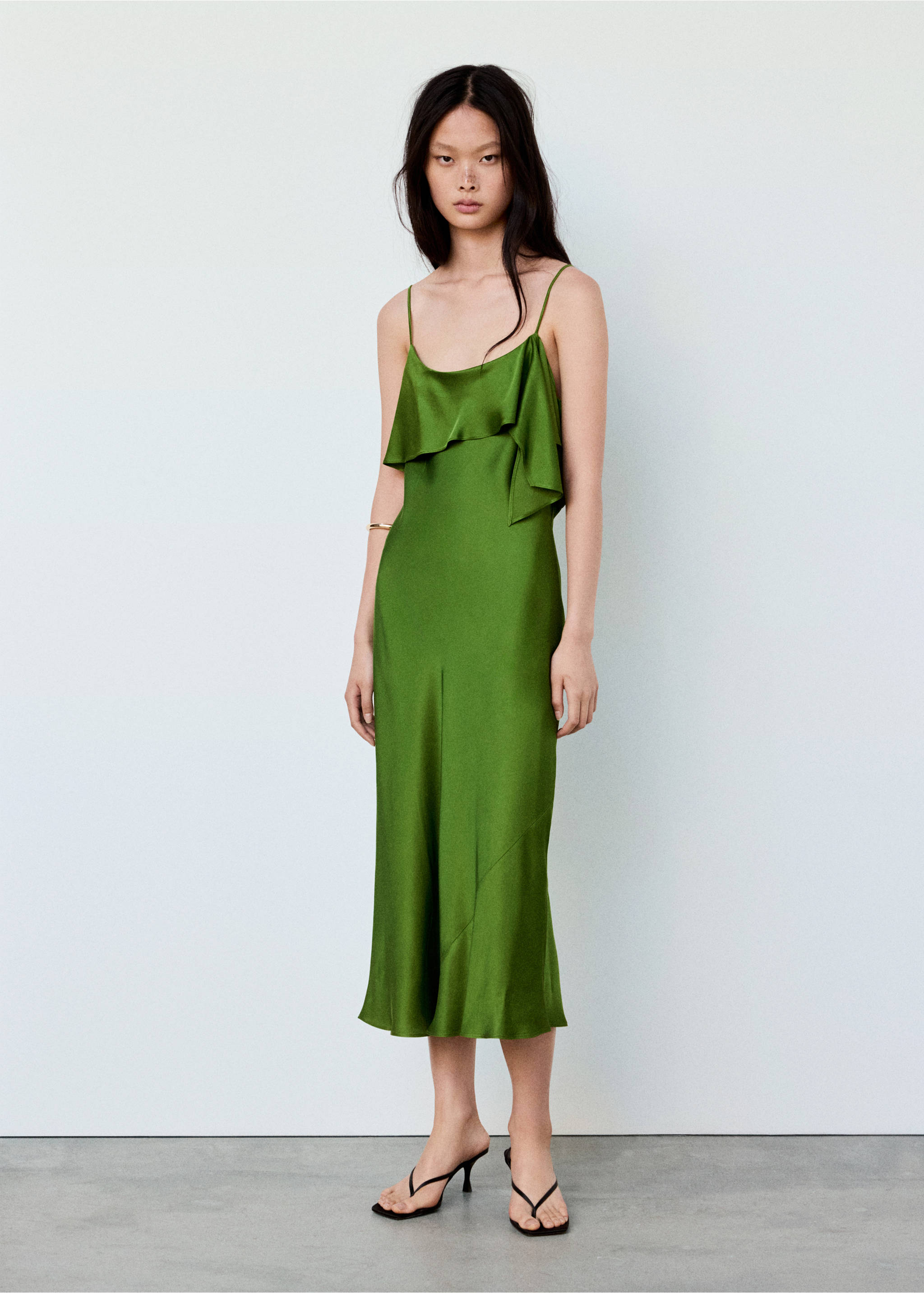 Satin dress with asymmetric ruffle - General plane, Green. Ref: 37024125-00.