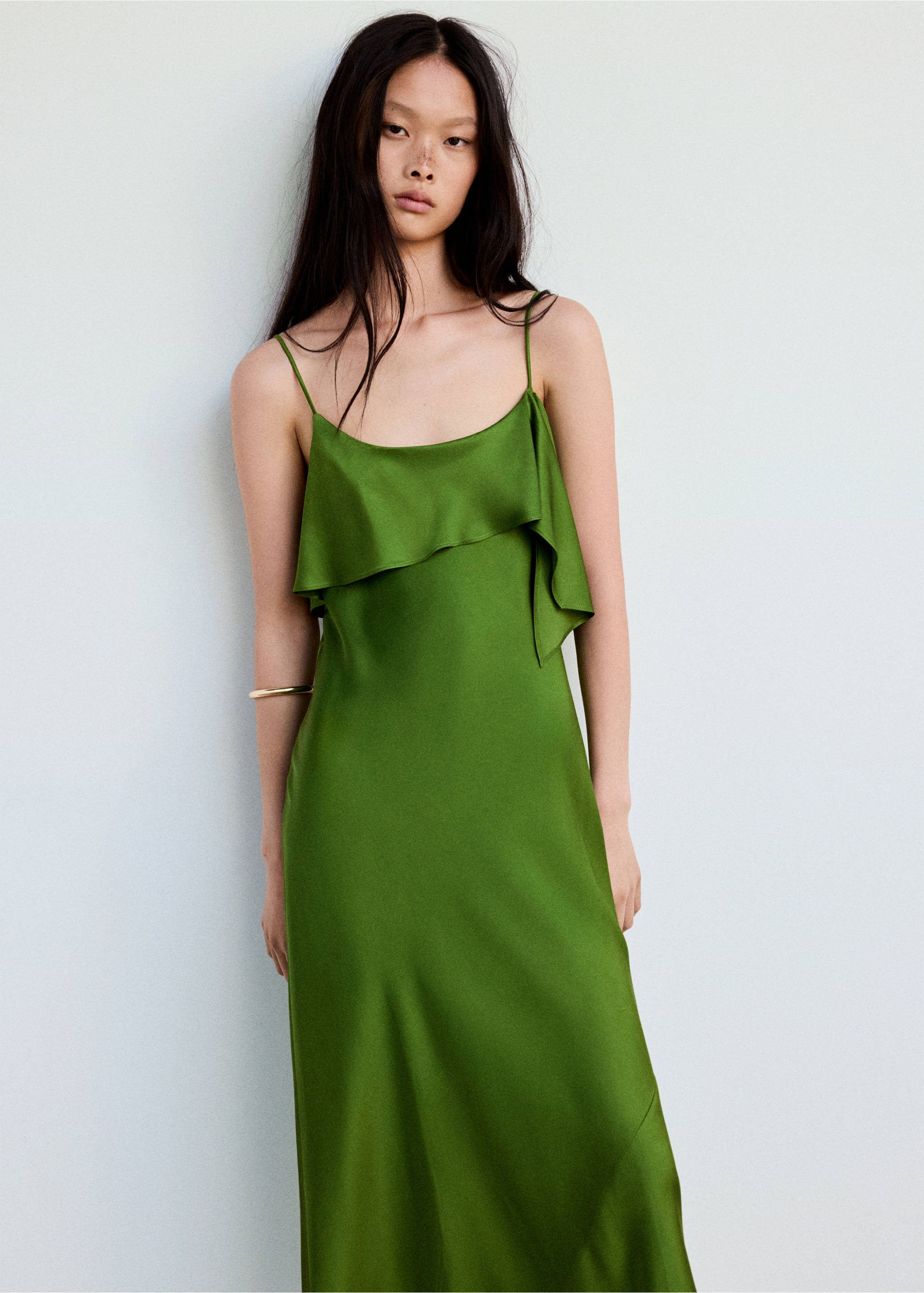 Satin dress with asymmetric ruffle - Medium plane, Green. Ref: 37024125-00.