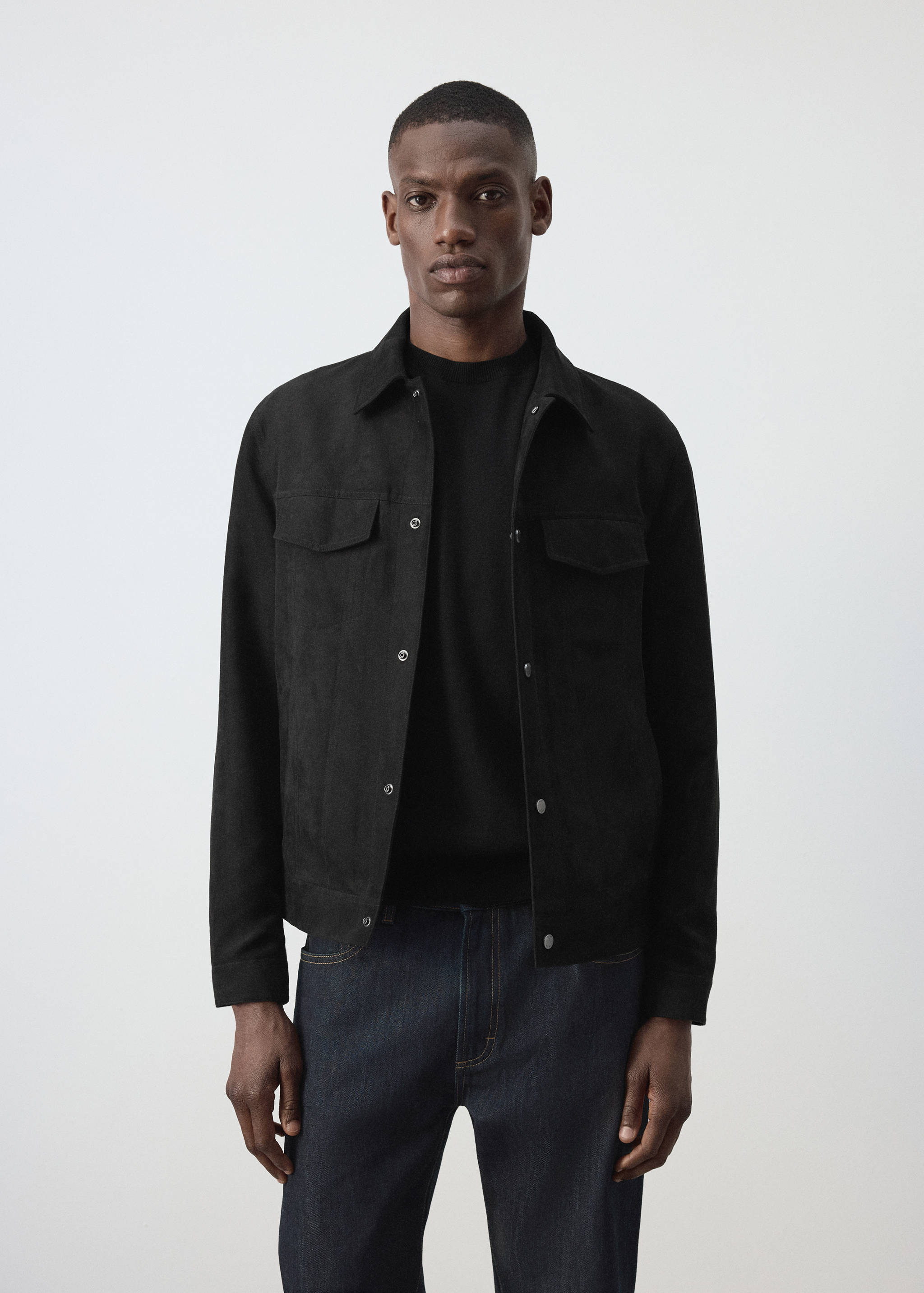 Veste en jean col à revers chemise - Plan moyen