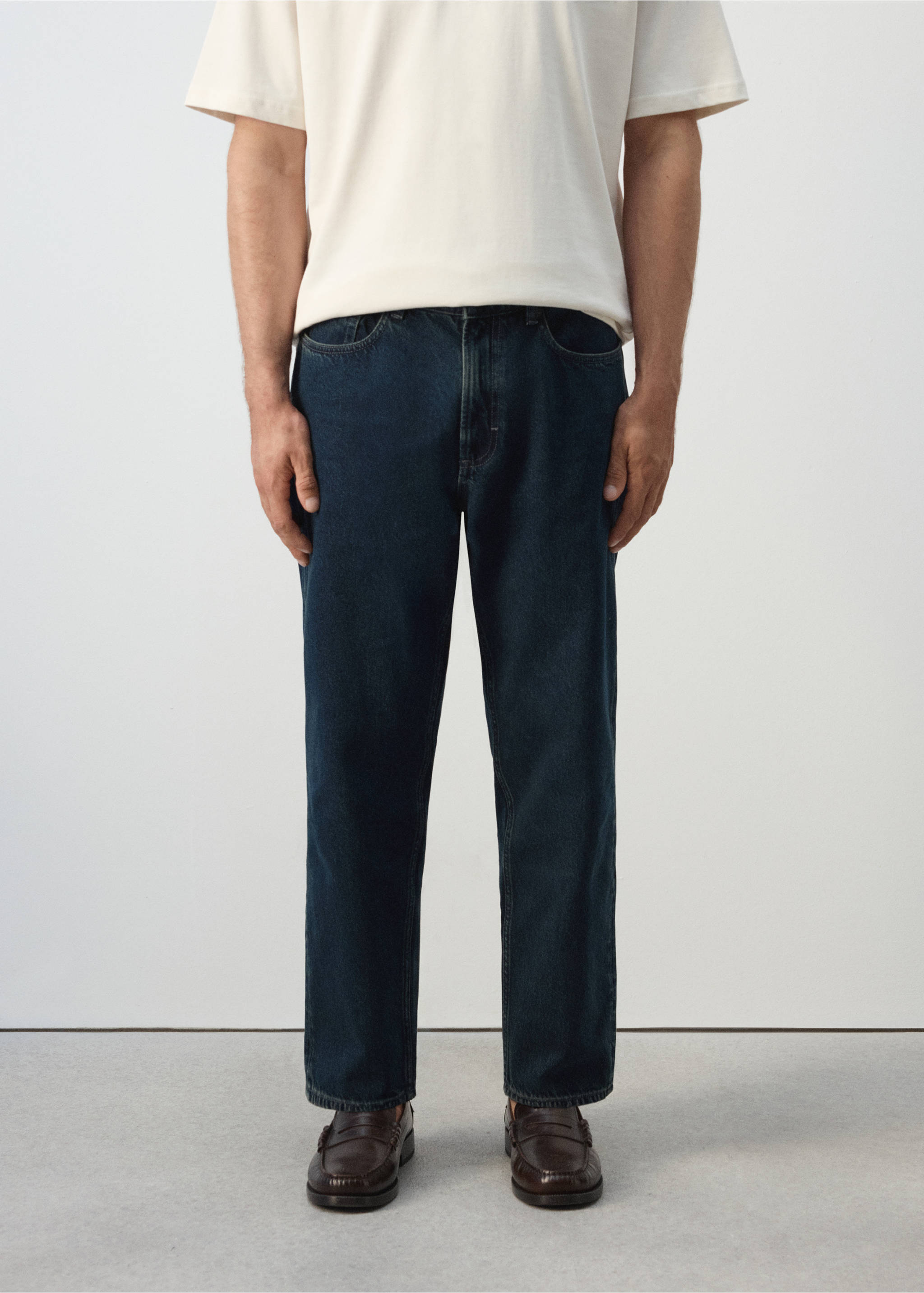 Jean Sammy court coupe carotte - Plan moyen, Bleu foncé intense. Ref: 37024405-00.