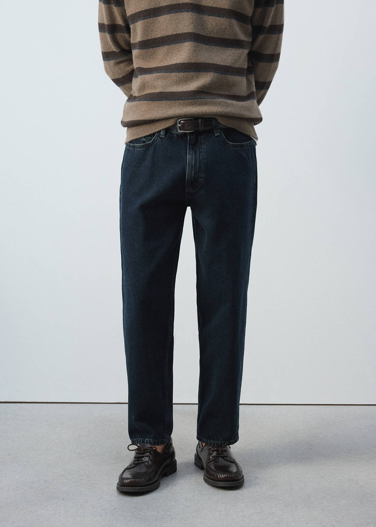 Sammy cropped carrot fit jeans — Deep Dark Blue