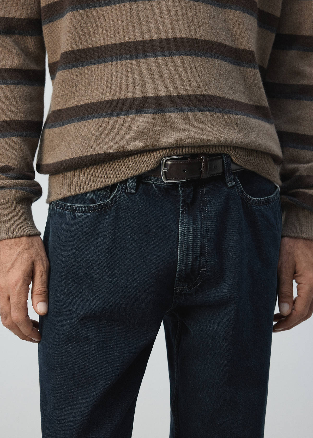 Sammy cropped carrot fit jeans — Deep Dark Blue
