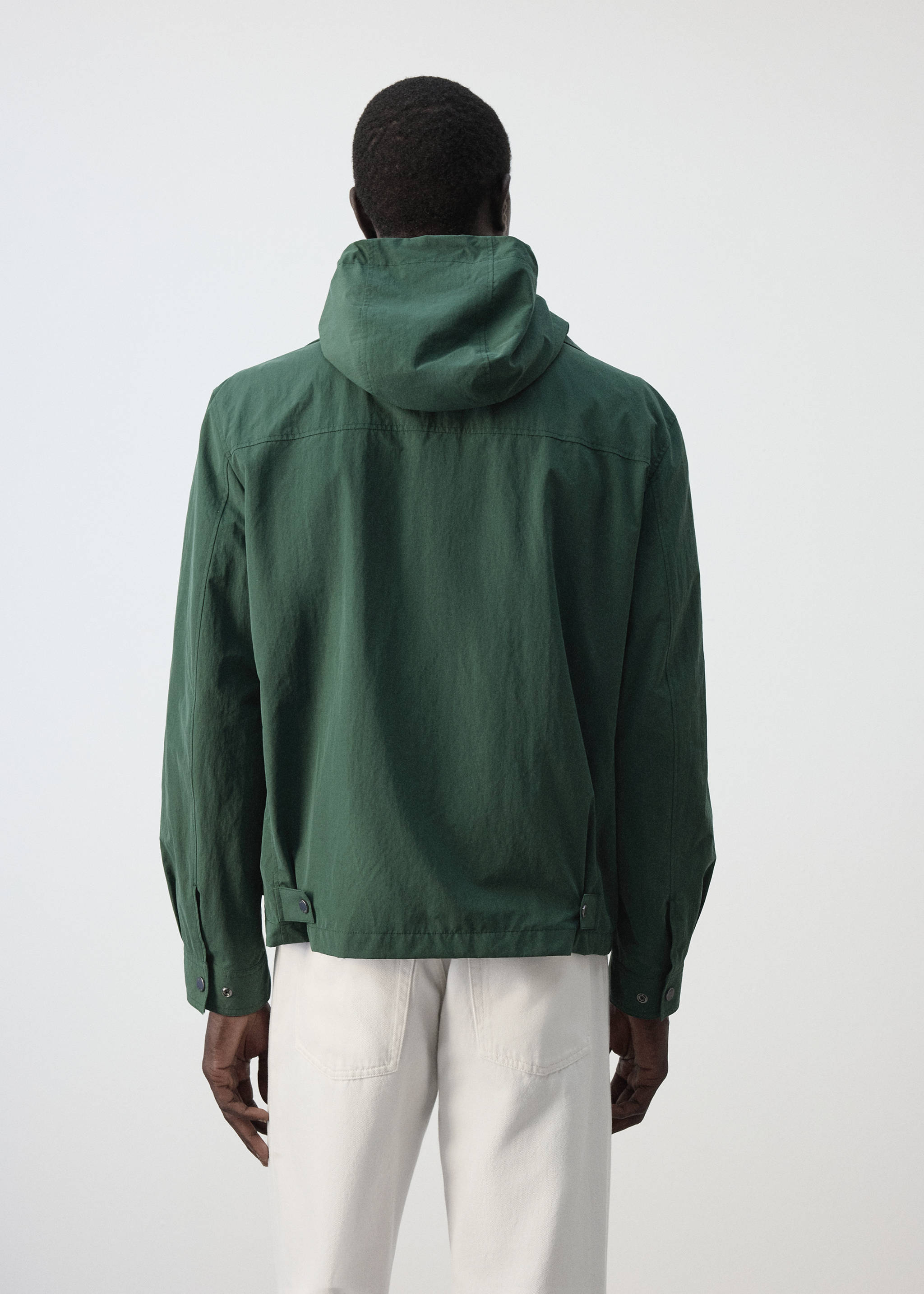 Water-repellent jacket with pockets - Reverse of the article