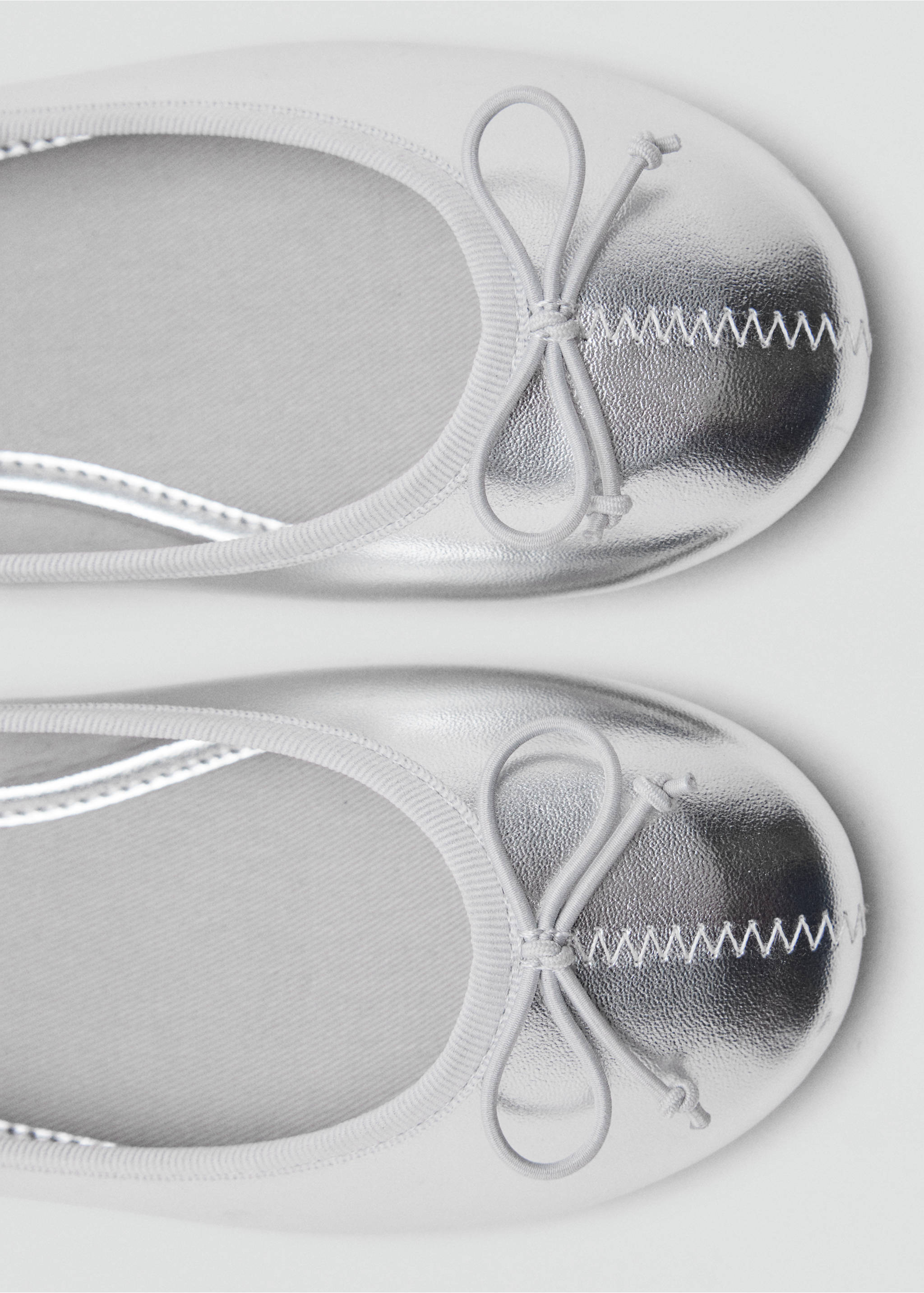 Metallic ballet flats with bow - Details of the article 2, Silver. Ref: 37024418-00.