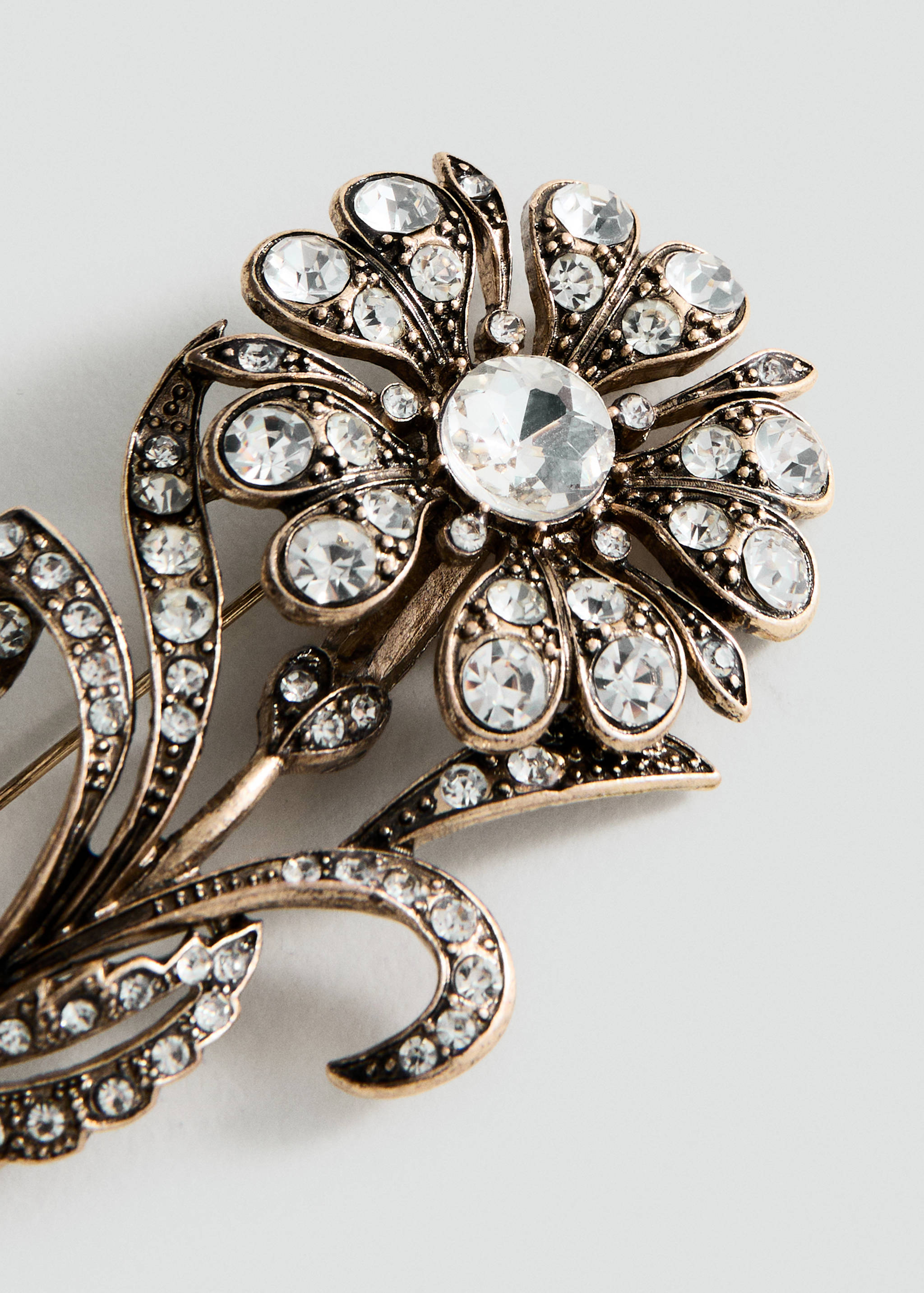 Crystal flower brooch - Details of the article 1